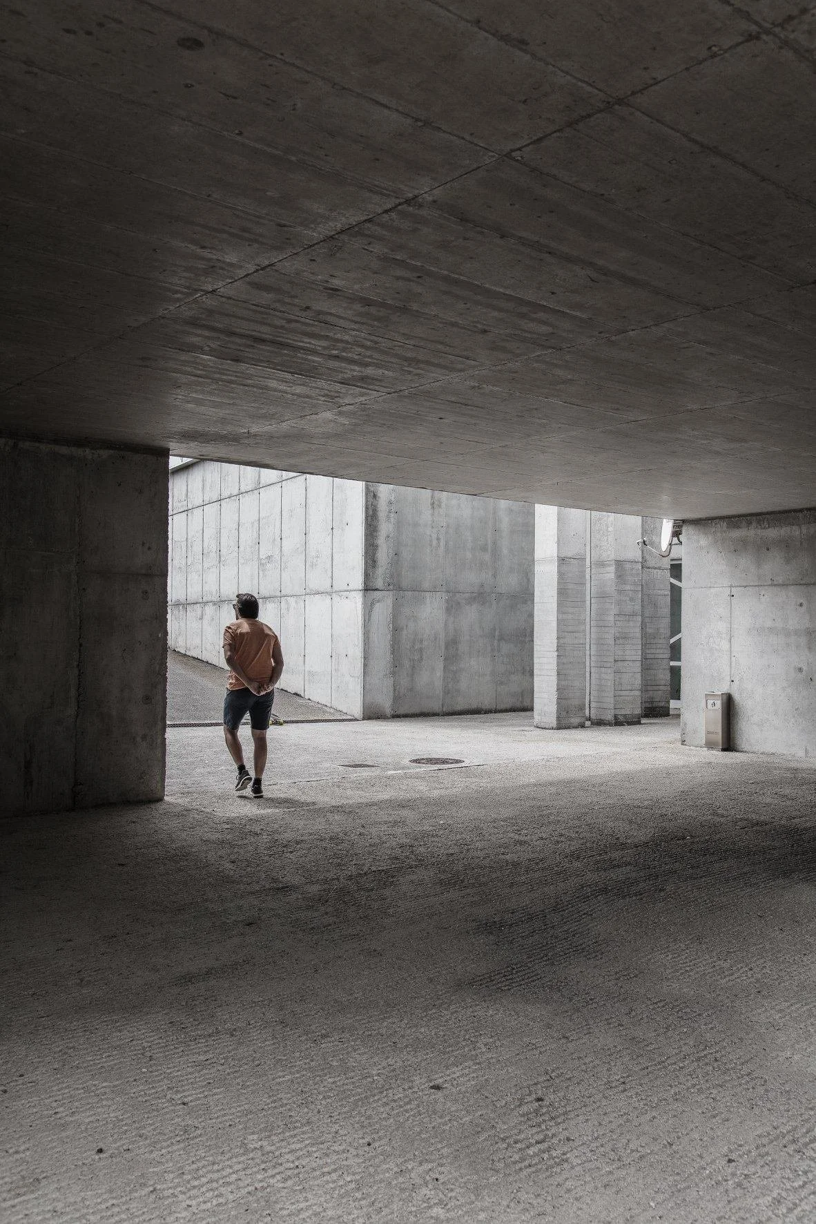 Alexander Hugelier interieurarchitect met meer dan 25 jaar ervaring in totaalrenovatie en interieurprojecten