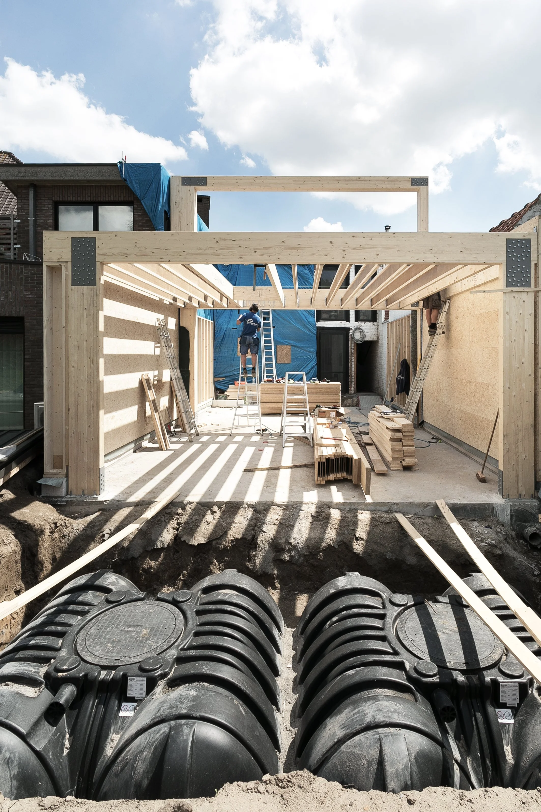 Opvolging van totaalrenovatie en aanbouw op de werf door Alexander Hugelier met focus op uitvoering en kwaliteit