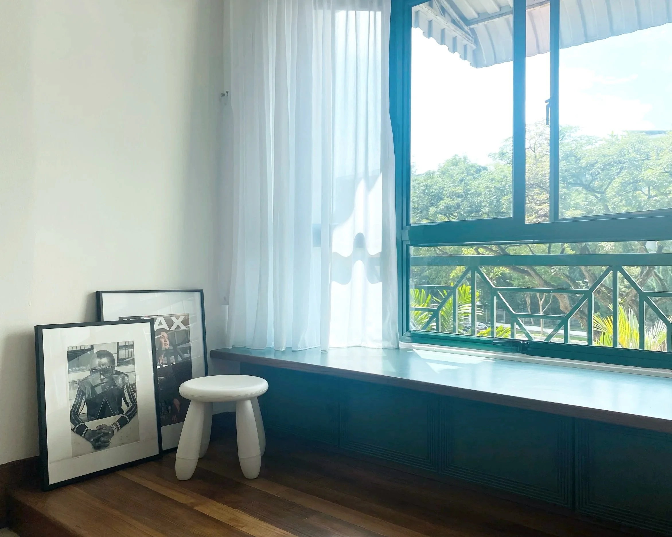 Spacious airy bright living room coliving River Valley