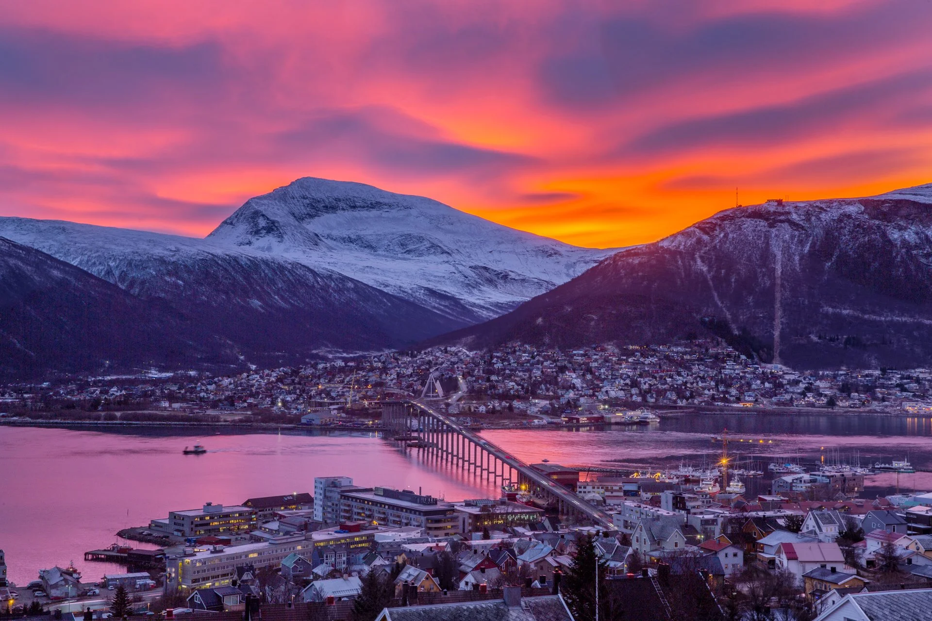 _MAIN_HERO_TromsÃ__Yngve-Olsen-Visit-Norway_3x2.jpg