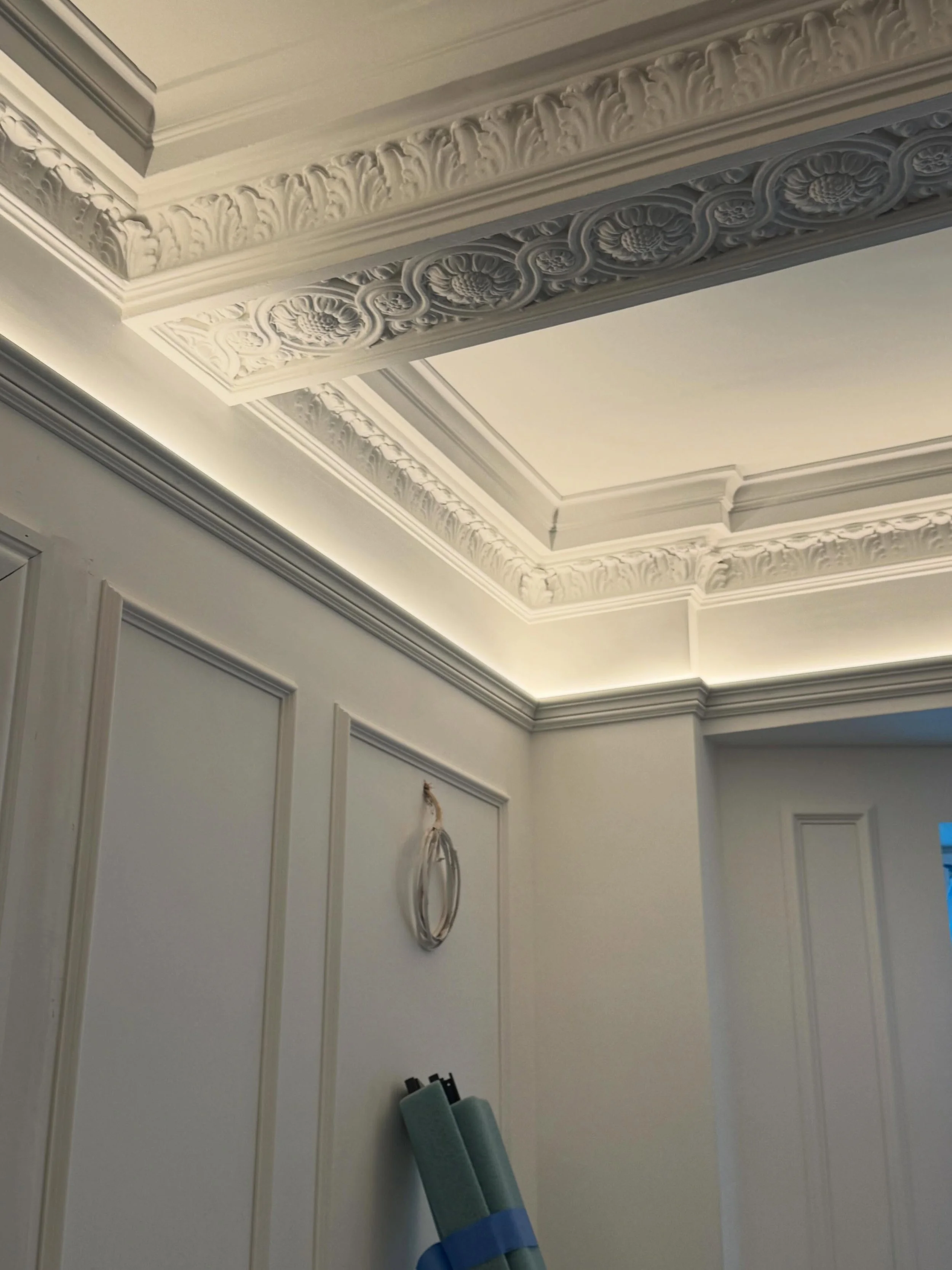 Exciting progress at our busy Mayfair site as the project creeps closer to completion- a full retrofit of an existing apartment next to Claridges.

#londonarchitecture #mayfairlondon #luxuryinterior #luxuryhomes #i̇nteriorarchitecture