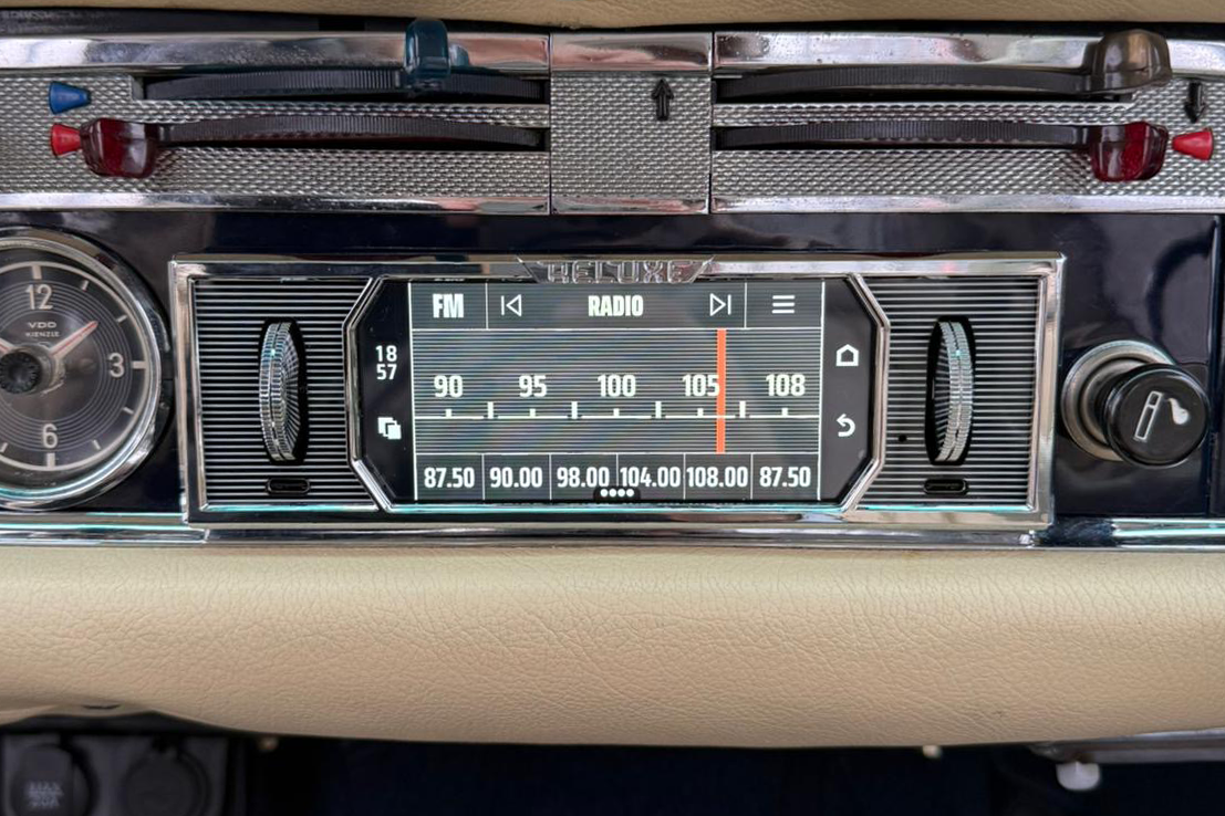 Reluxe premium stereo in Mercedes Benz W113 280SL Pagoda