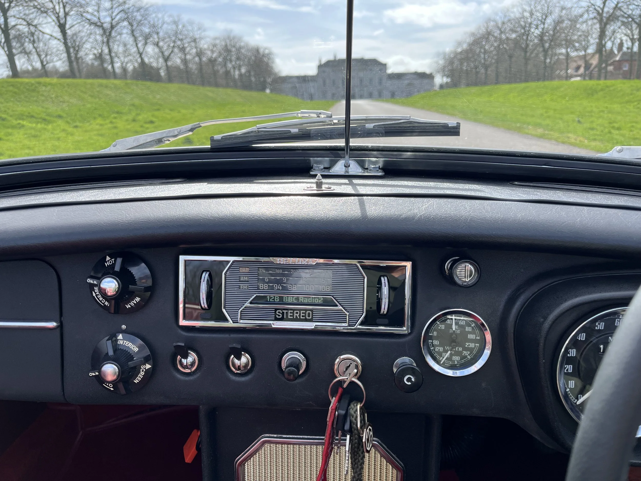 A bespoke version of the Reluxe stereo in 1968 MGB