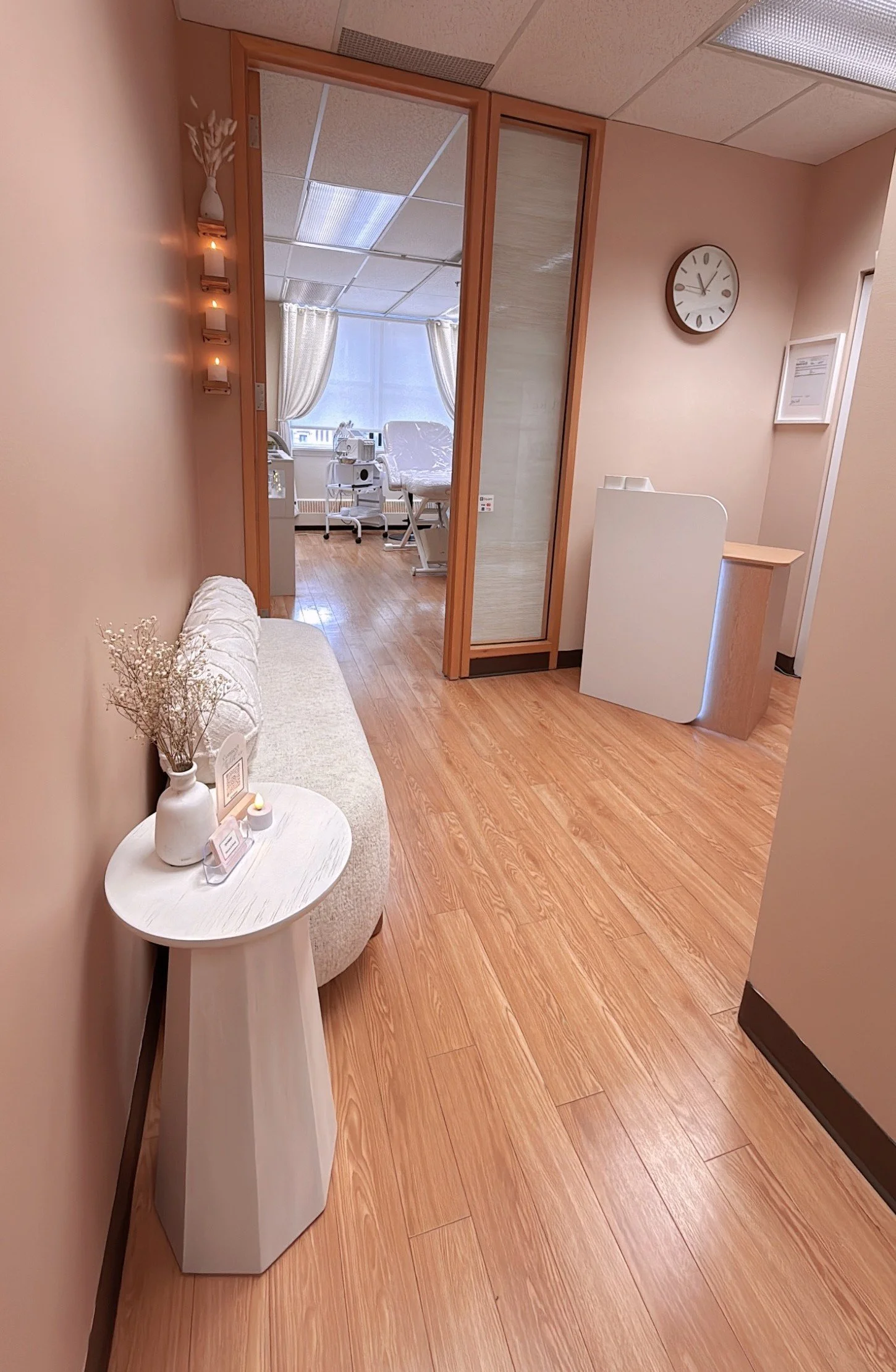 Reception area and clinic interior at Oh Miray in Montreal