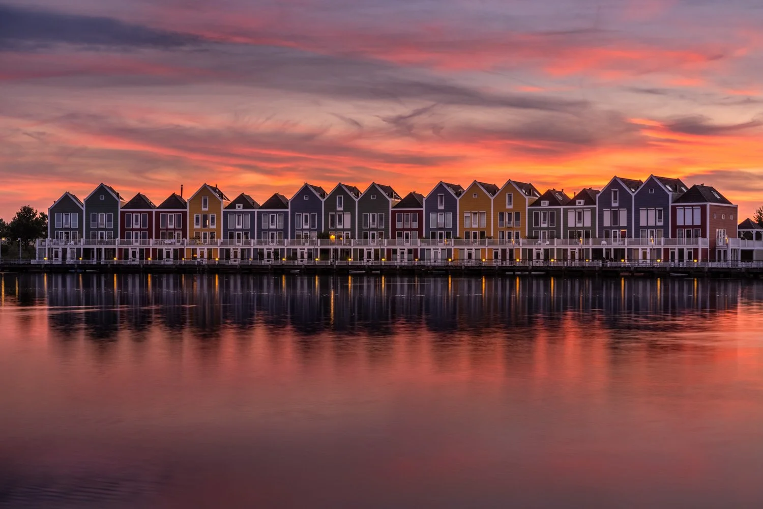 Houten Rietplas rainbow houses.jpg