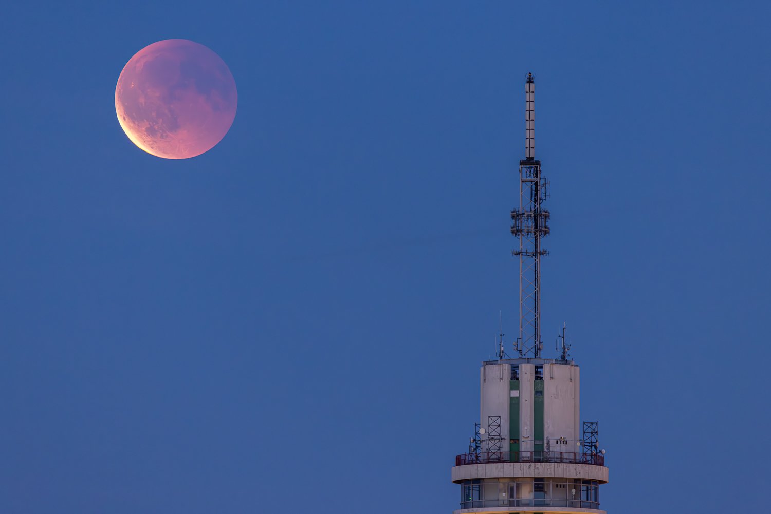 Haarlem - Rijzende bloedmaan.jpg
