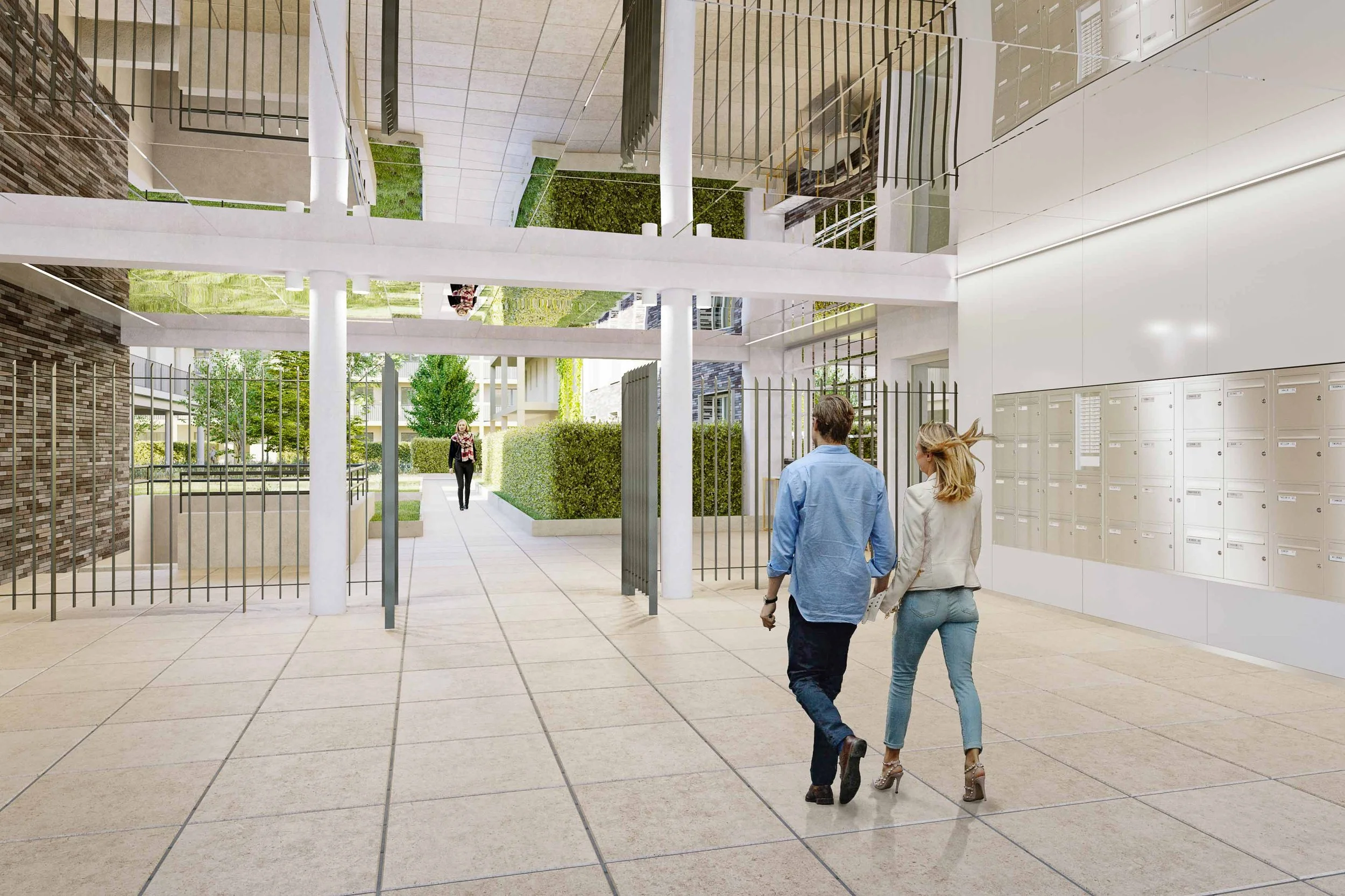 Un couple marche dans une entrée d'immeuble moderne avec boîtes aux lettres sur le mur de droite et une grille de sécurité.