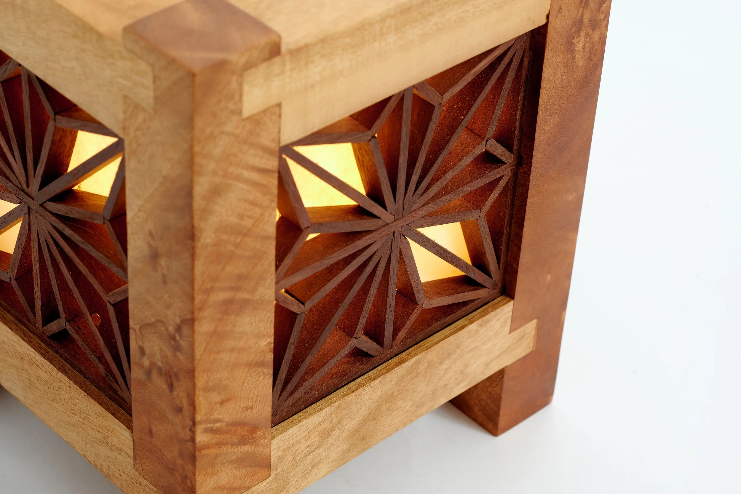 Image of Tomobishi Lamp 4)