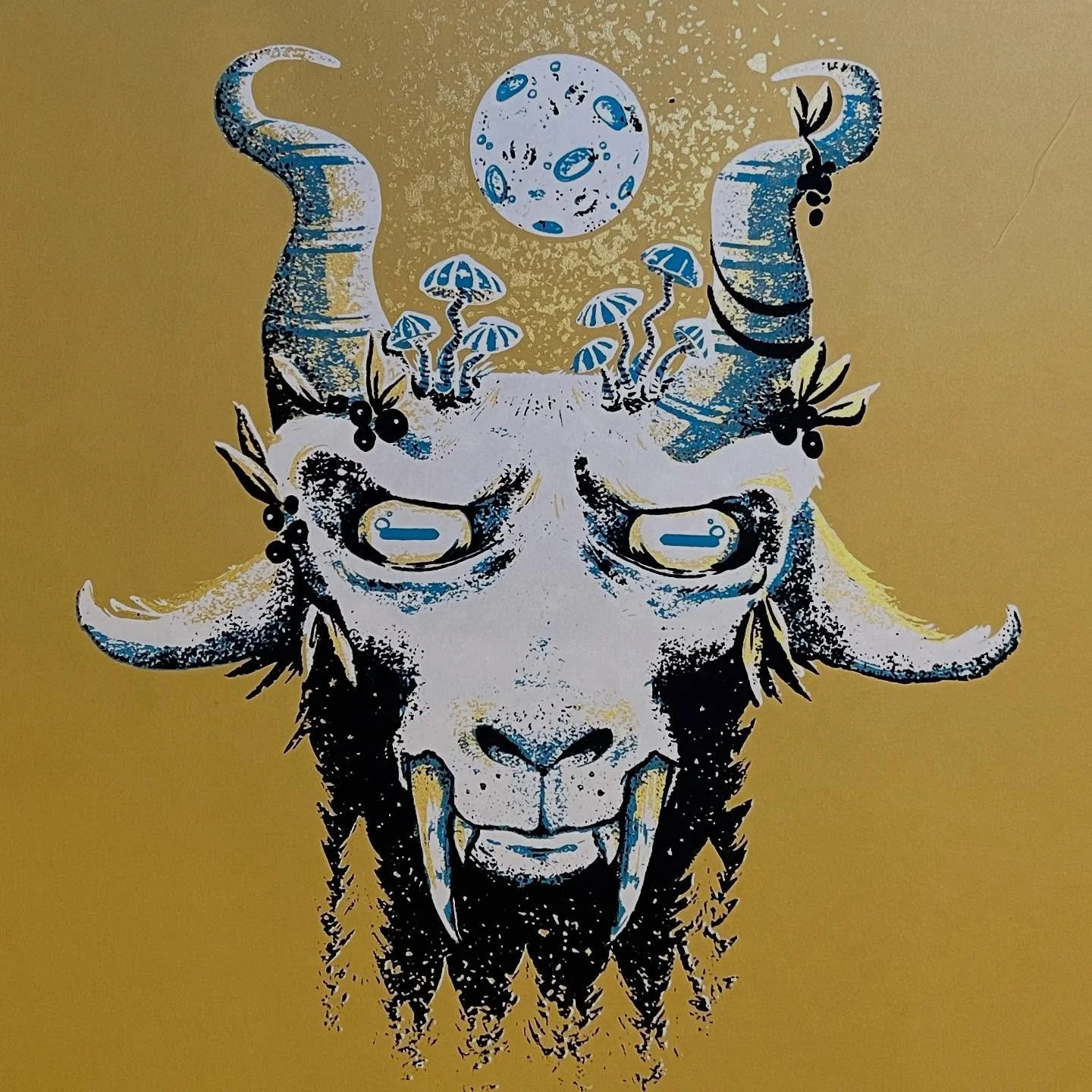 Sheepsquatch says happy Saturday. Probably. 🌙

#sheepsquatch #screenprintinglife #wildandwonderful