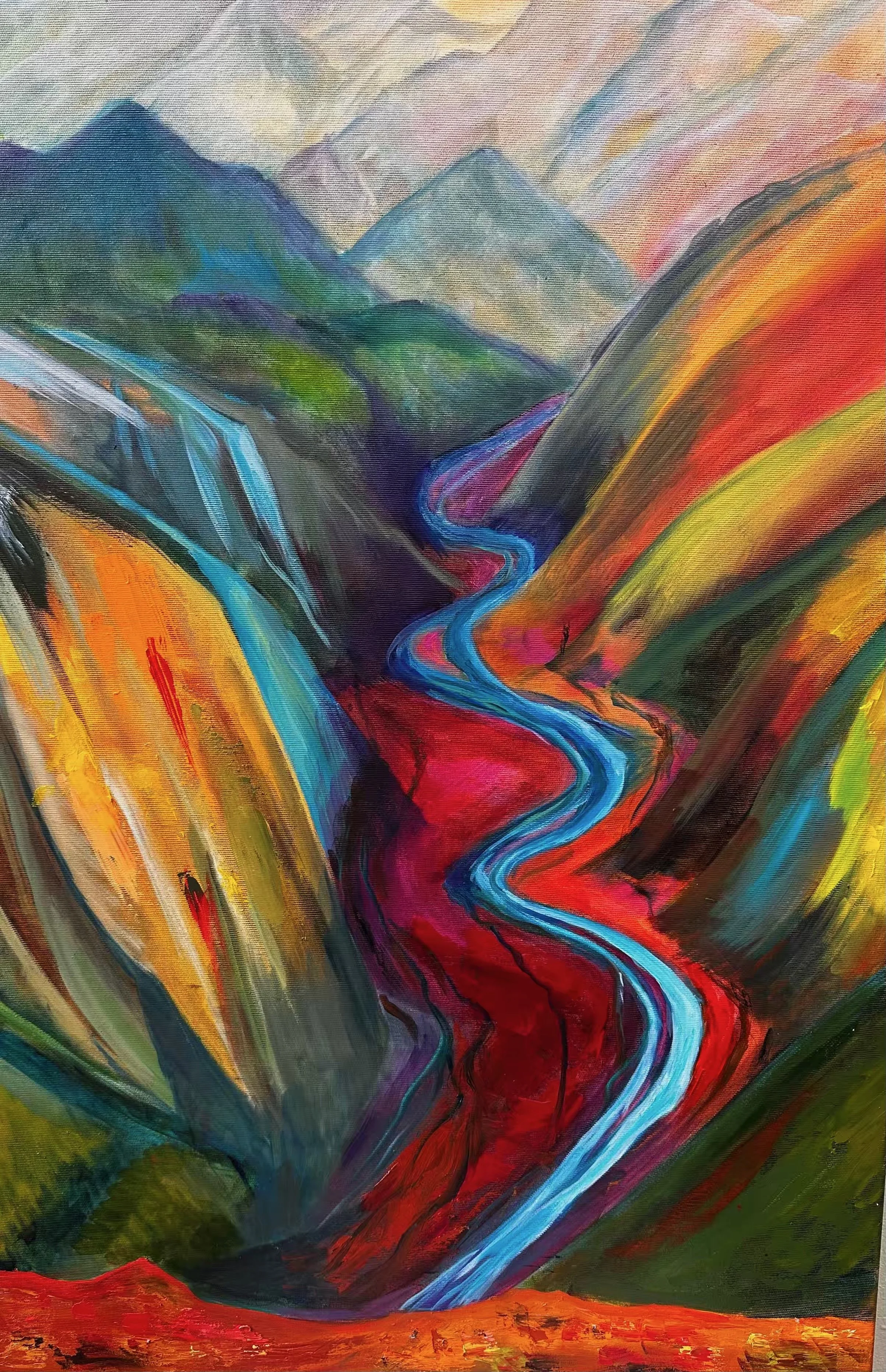 Abstraktes Gemälde mit Bergen im Hintergrund, einem Fluss, der sich durch das Tal schlängelt, und bunten Hügeln, in lebendigen Farben wie Blau, Rot, Gelb und Grün.