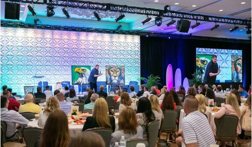 engaging-keynote-speech-by-sam-glenn-large-audience.jpg