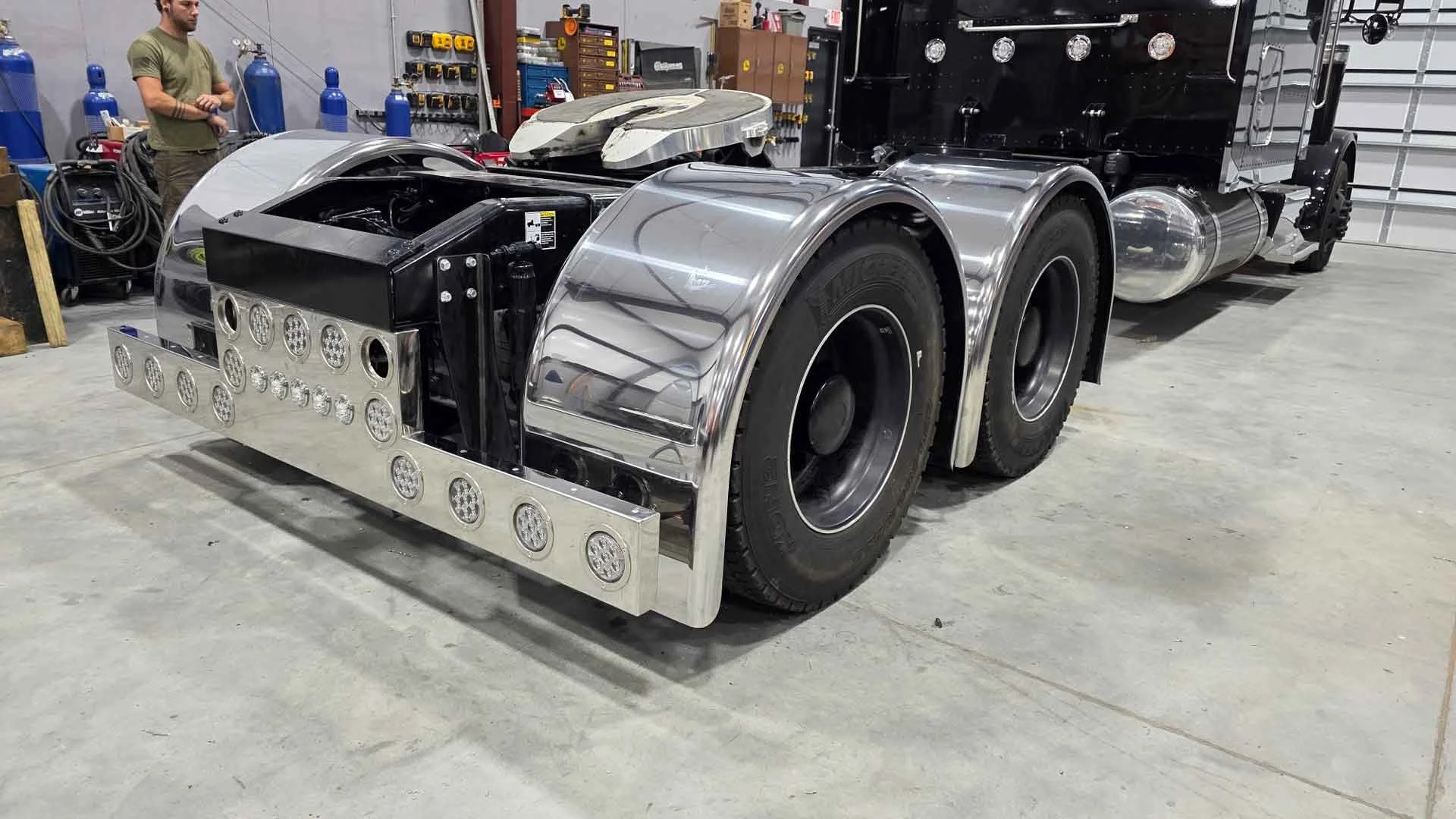 Customized truck rig hubs