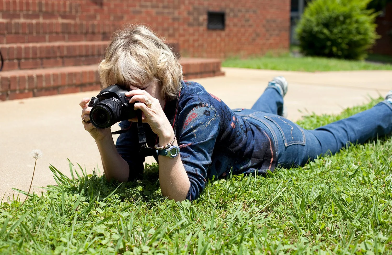 Photography student practicing outdoor camera techniques during a creative arts class at Hickory Arts in Hickory, NC.