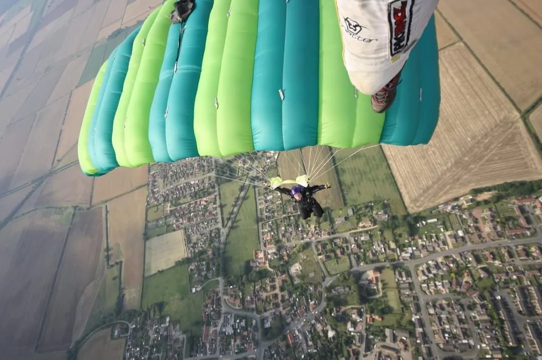 Skydiving_Canopy feet.jpg