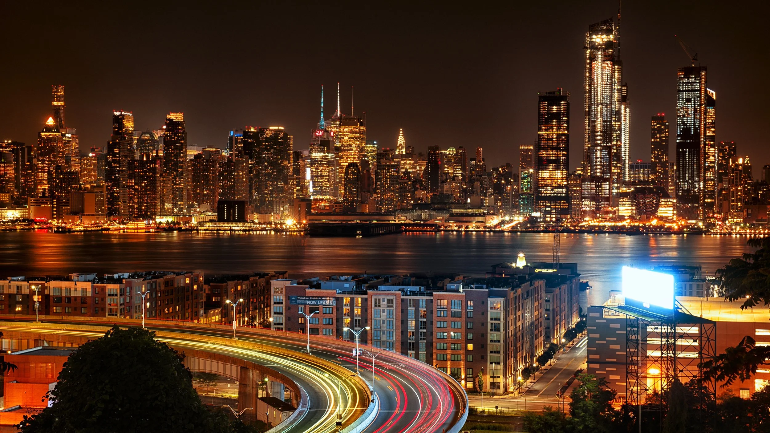new-york-city-cityscape-city-lights-night-time-skyscrapers-3840x2160-3664.jpg