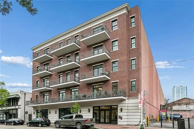 731 St Charles Ave #409