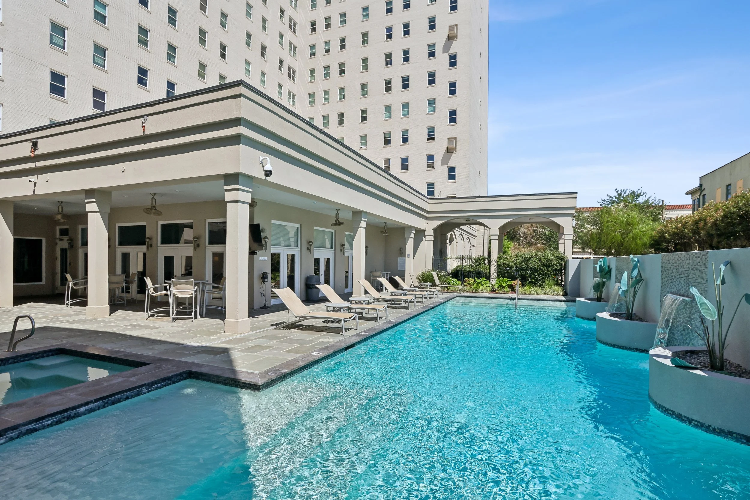 1205 St Charles Ave #809