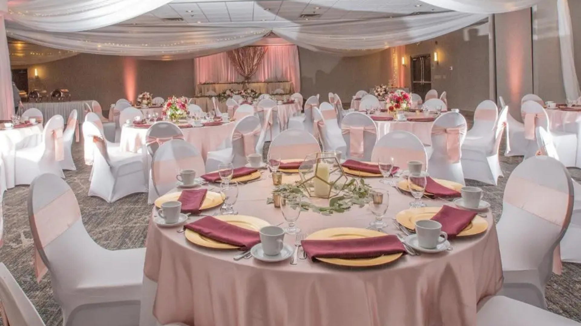 Large group dining space at Axels at the DoubleTree Roseville