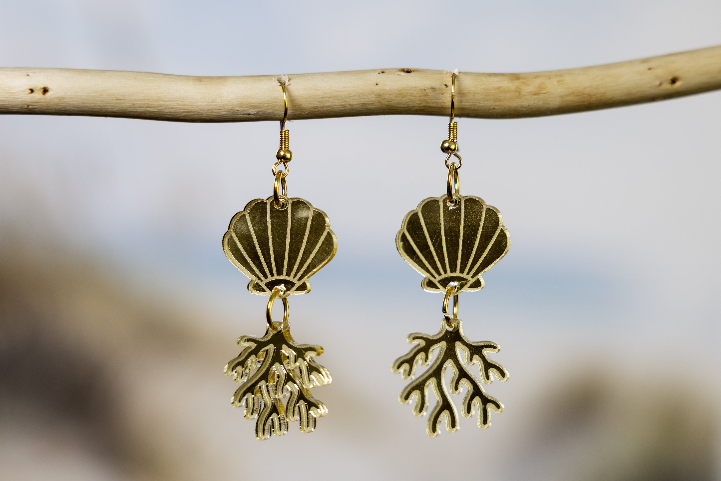 Gold Coast Shell Earrings - Gold Mirror
