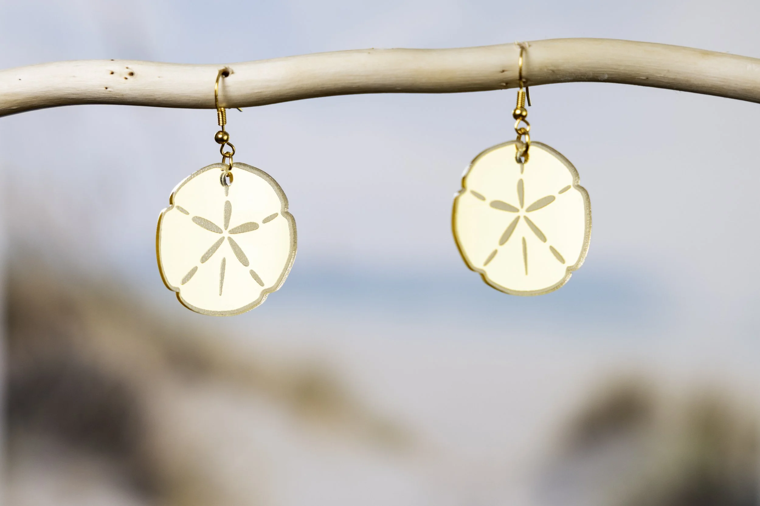 Sand Dollar Earrings - Gold Mirror