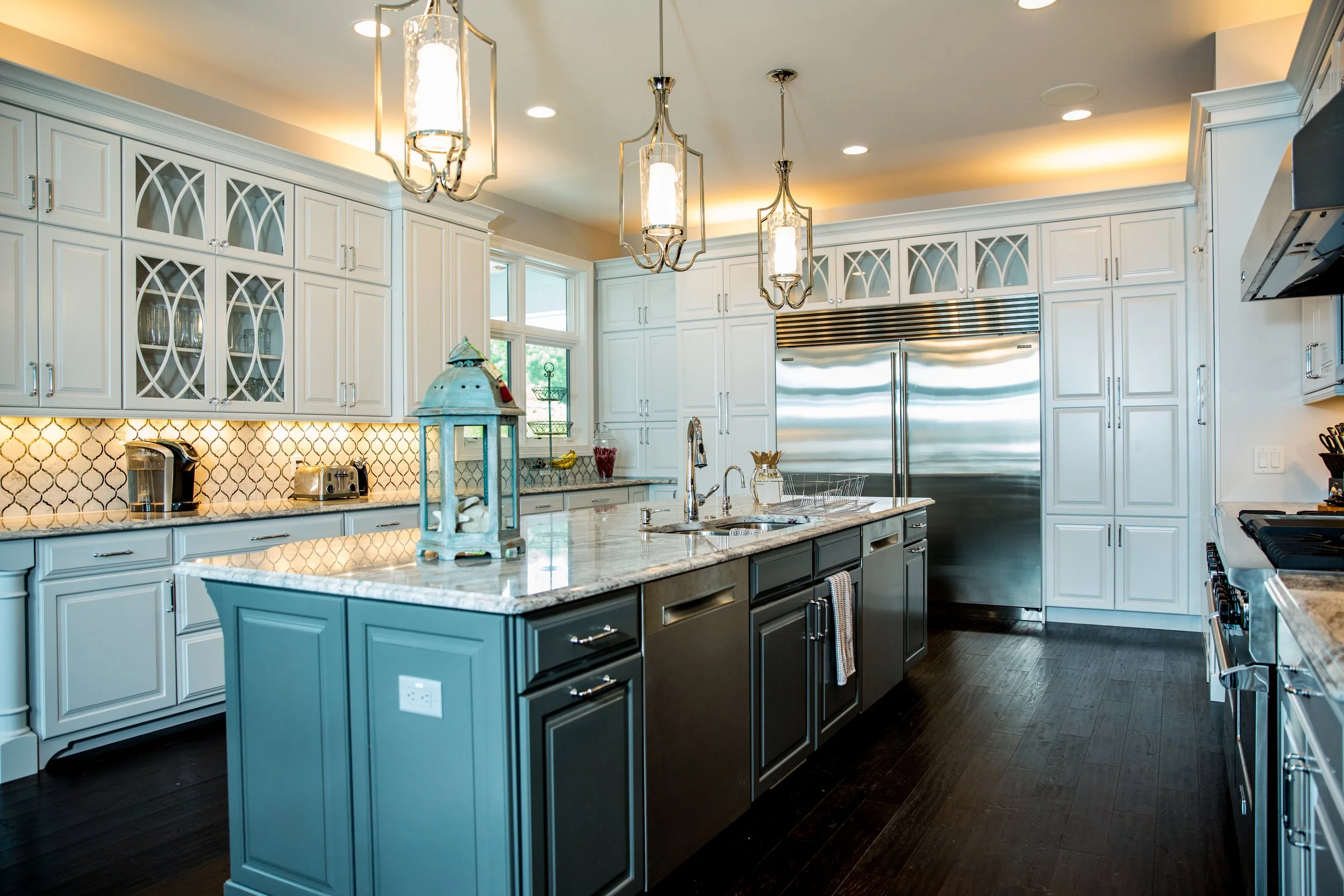 Custom kitchen backsplash tile installations by Artisan Tile Creations serving Crystal Lake IL and the northwest Chicago suburbs. Featuring travertine, marble, glass mosaic, zellige, arabesque, herringbone, and decorative medallion inlay tile across 