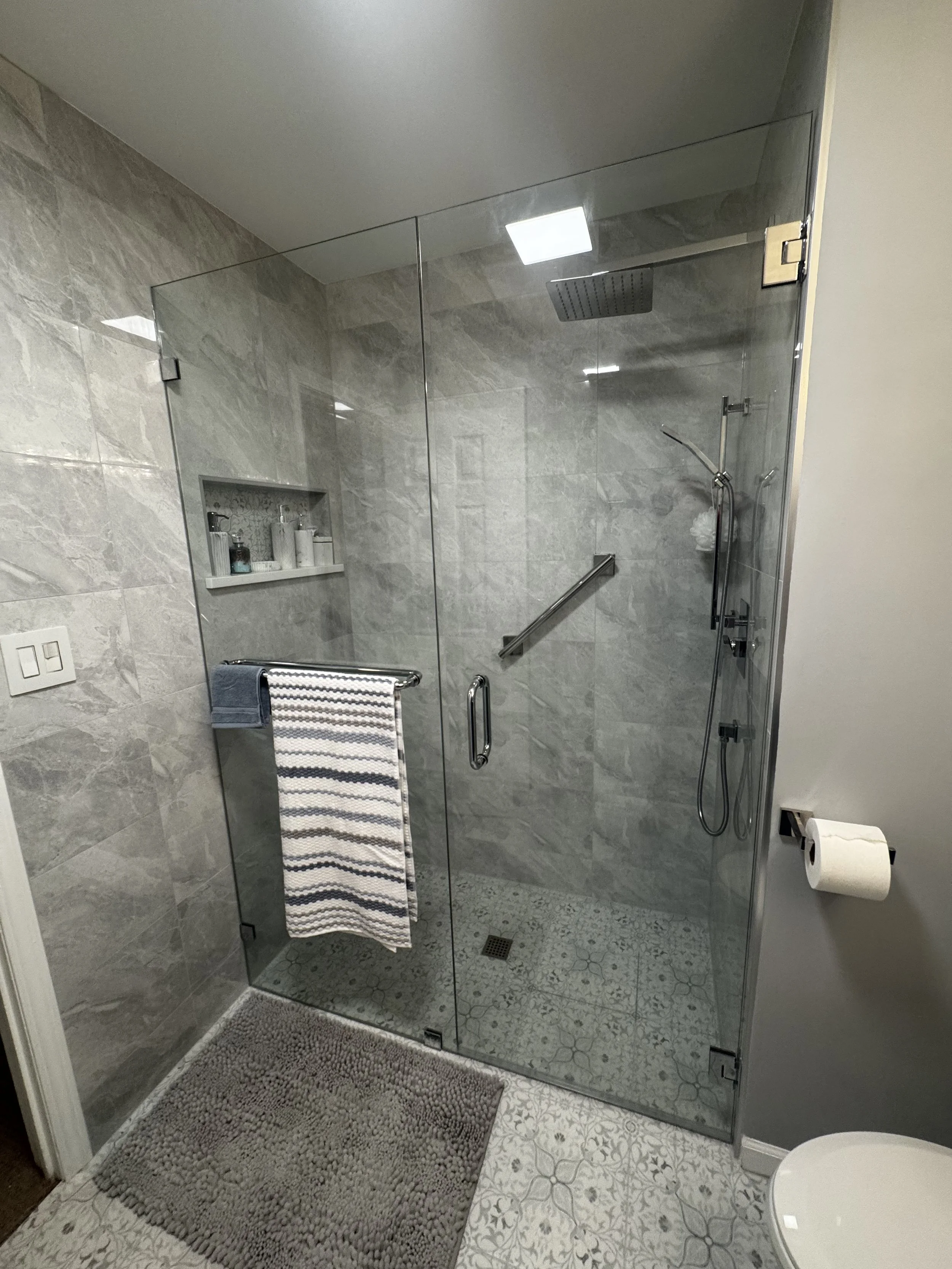 curbless-shower-large-format-tile-wonder-lake-il.jpg.jpeg