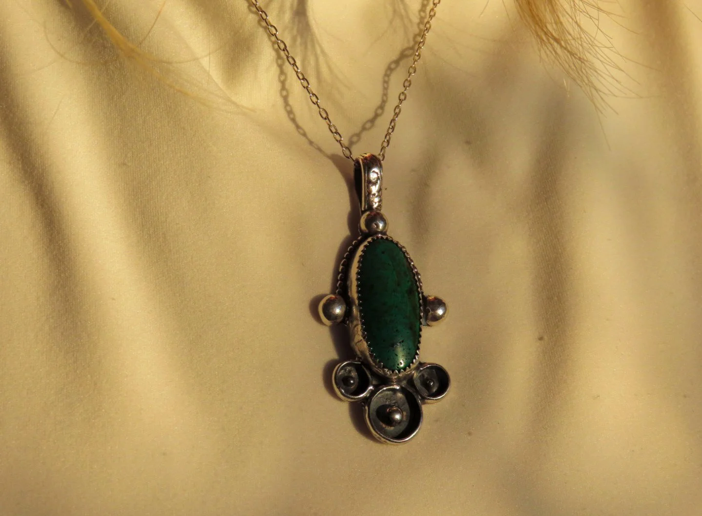morg%2Bnecklace%2Bcloseup.png