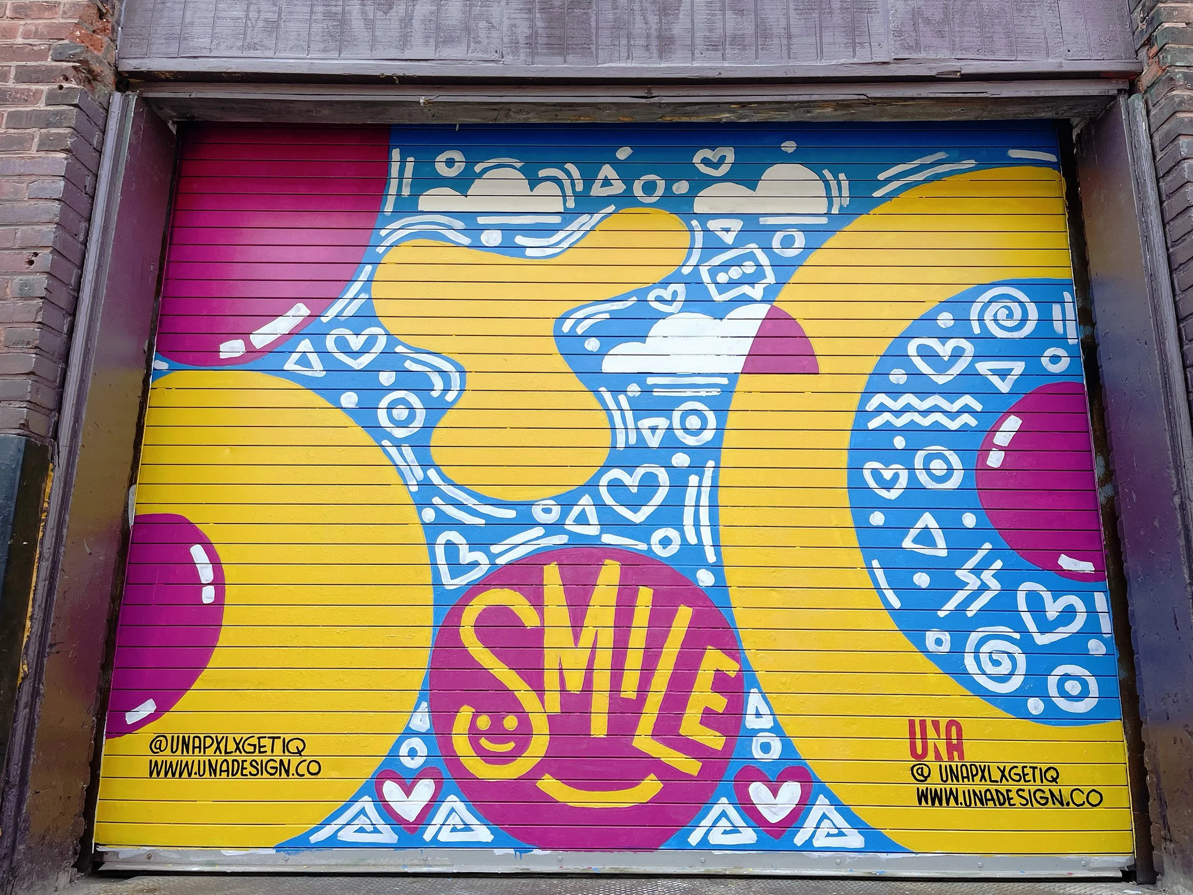 J-centrel mural Smile
