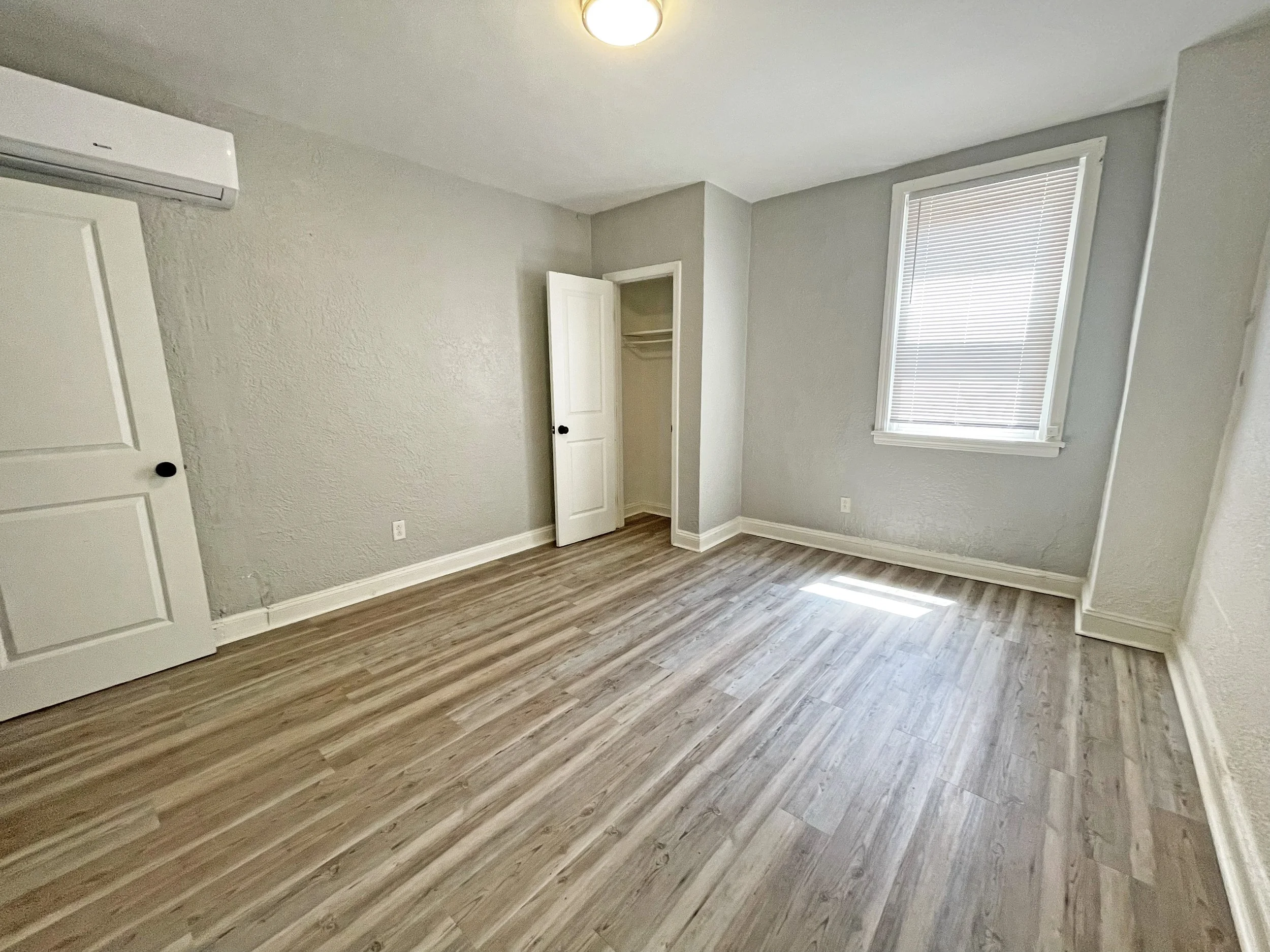 3838 Unit 3 Bed1.jpg