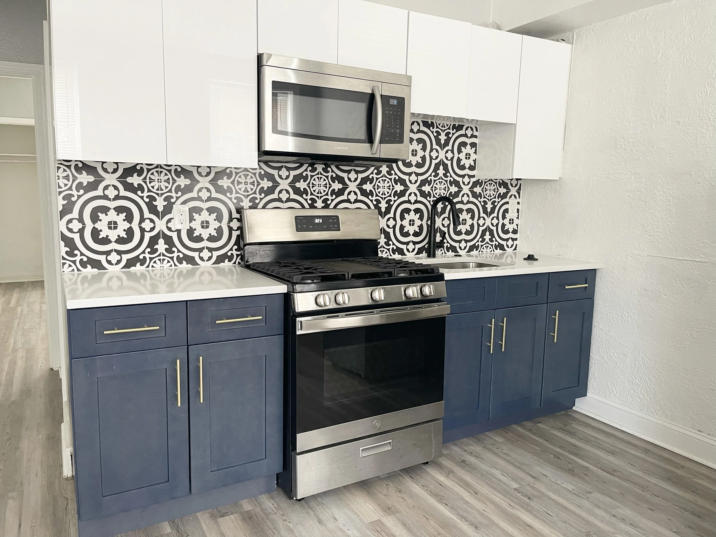 3838 Unit 3 Kitchen1.jpg
