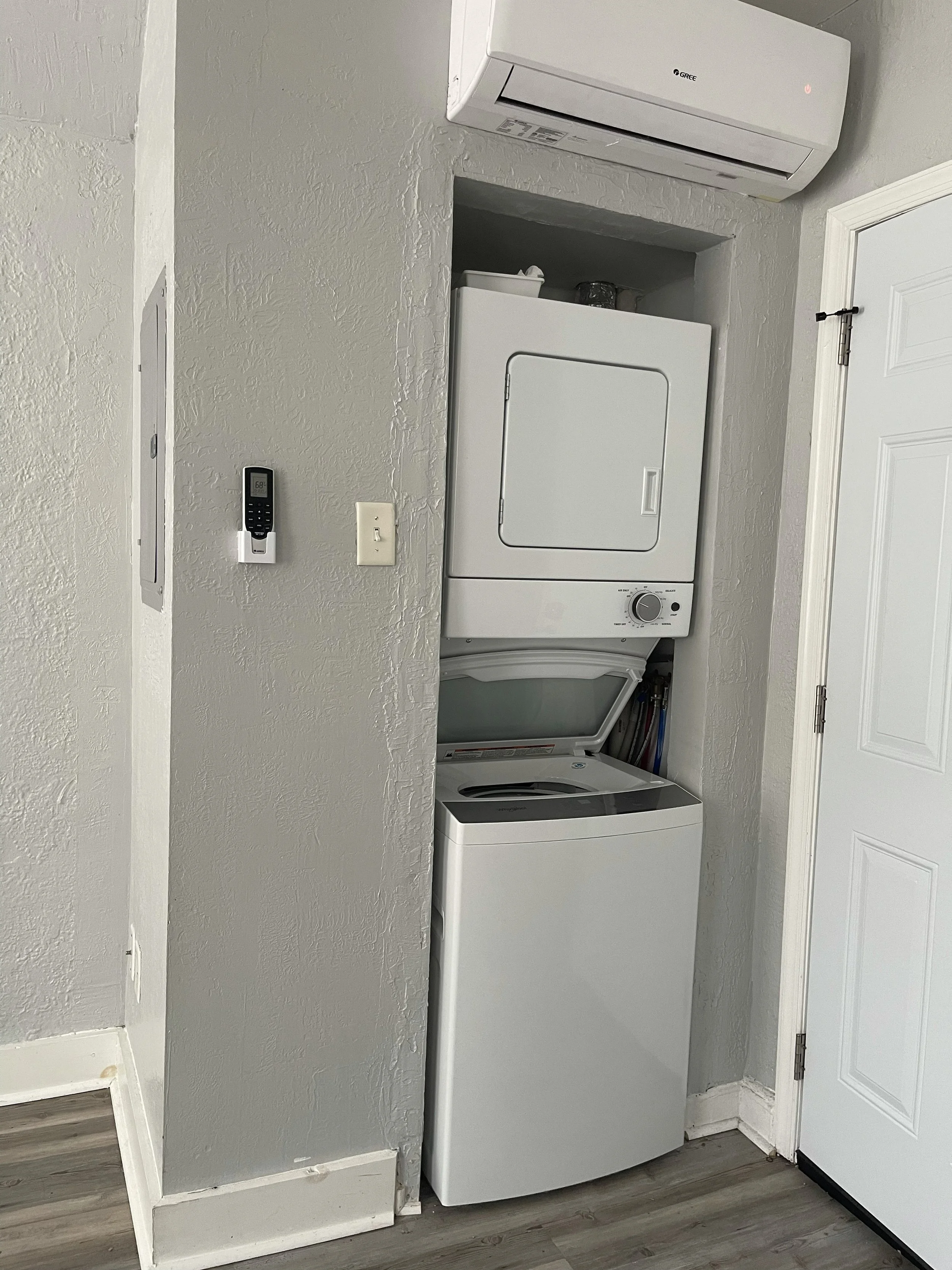 3838 Unit 3 Laundry.jpg