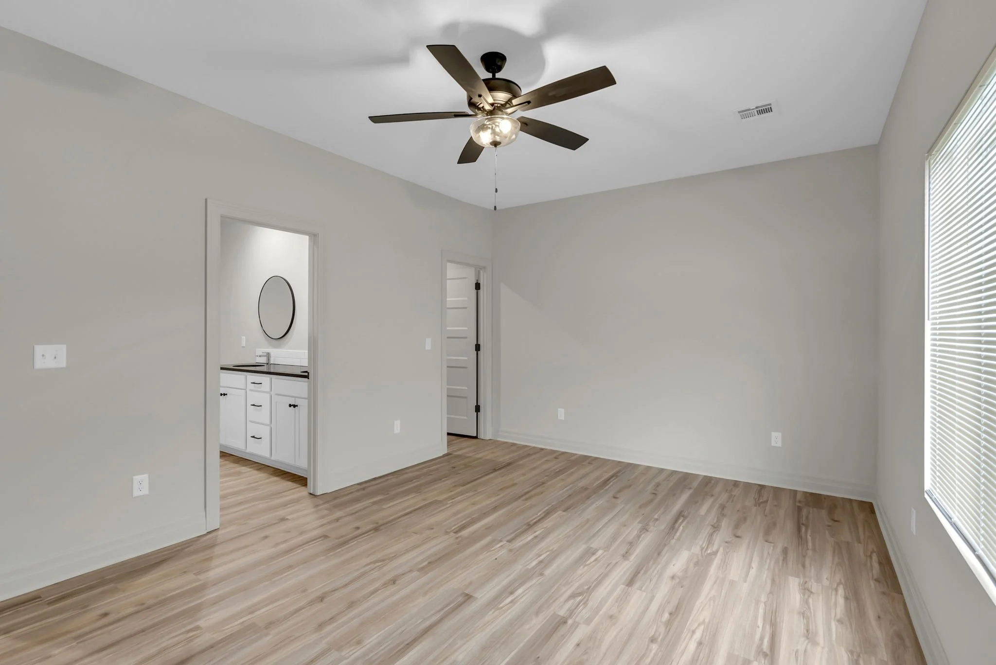 11-1919 E Sutton Ct-11.jpg