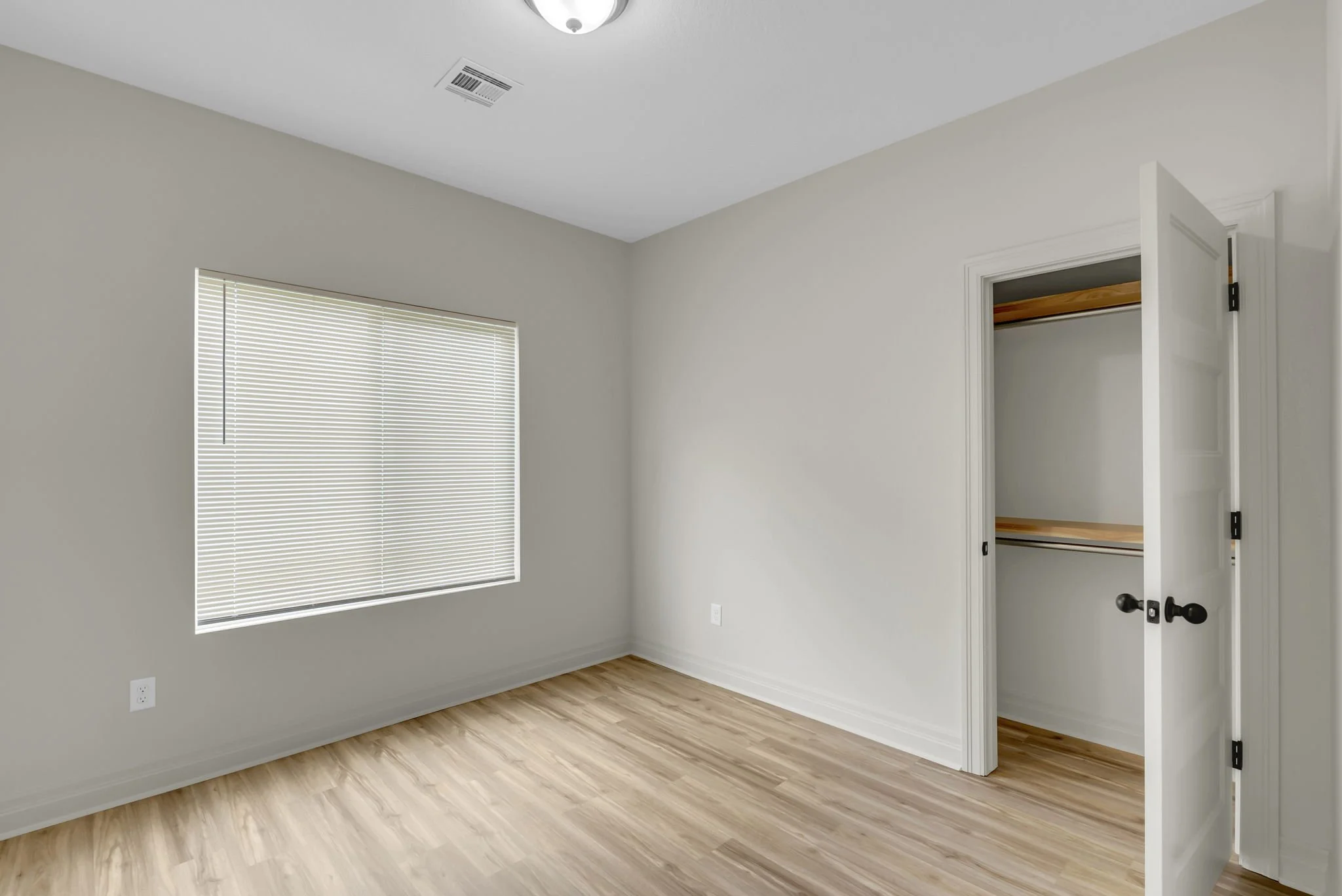 17-1919 E Sutton Ct-17.jpg