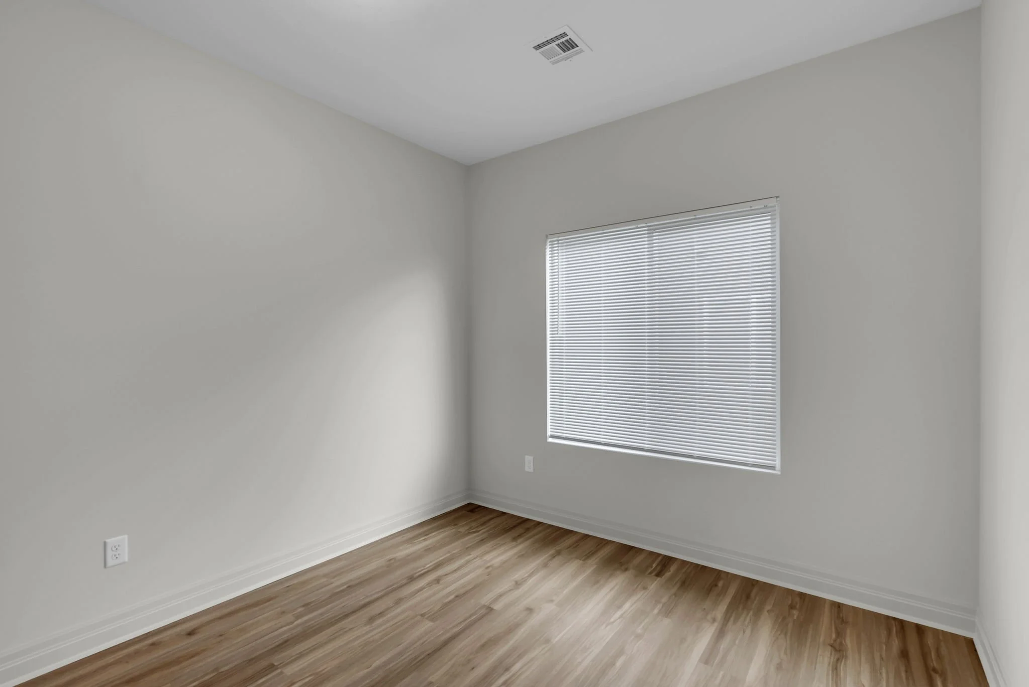 17-1927 E Sutton Ct-17.jpg