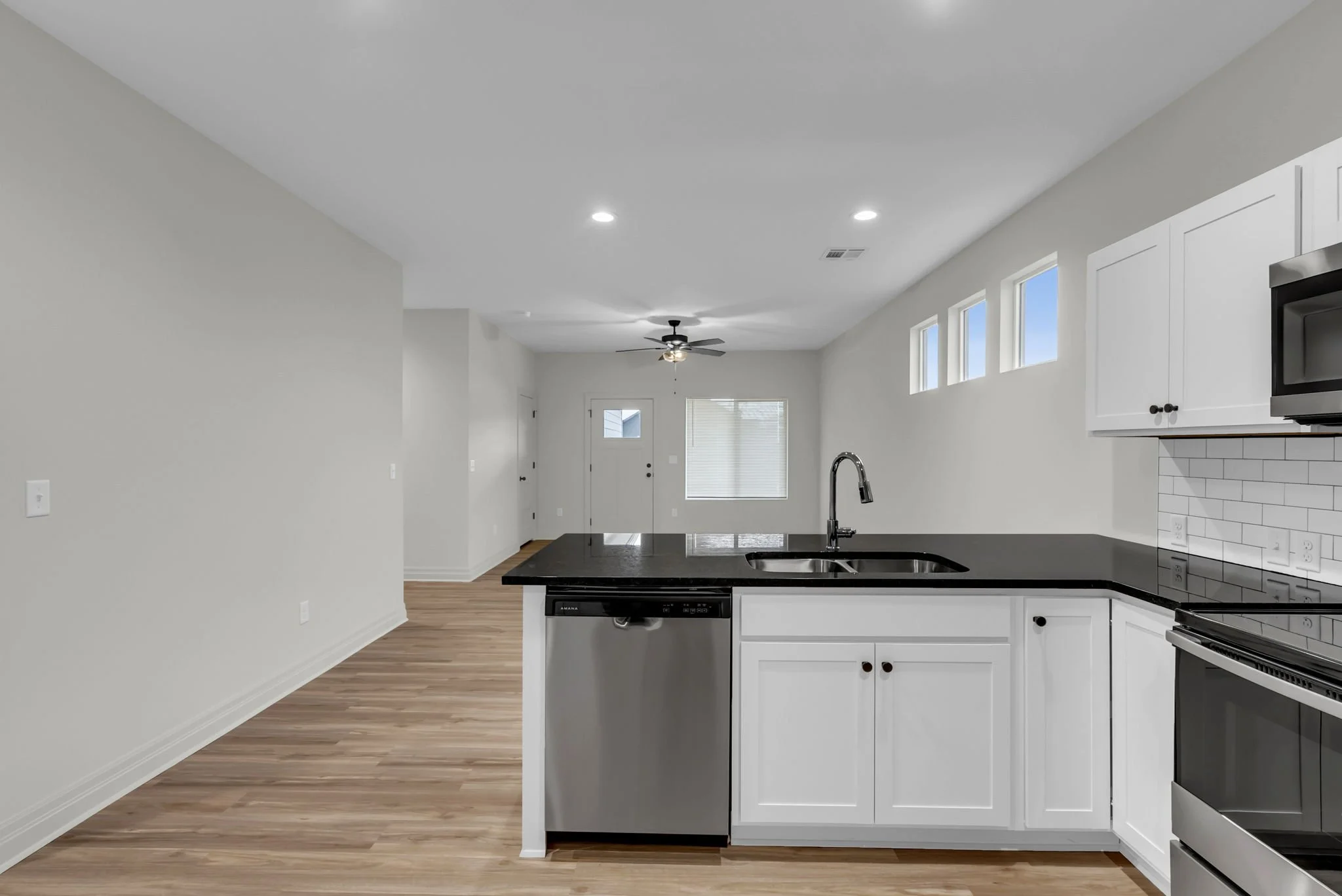 7-1927 E Sutton Ct-7.jpg