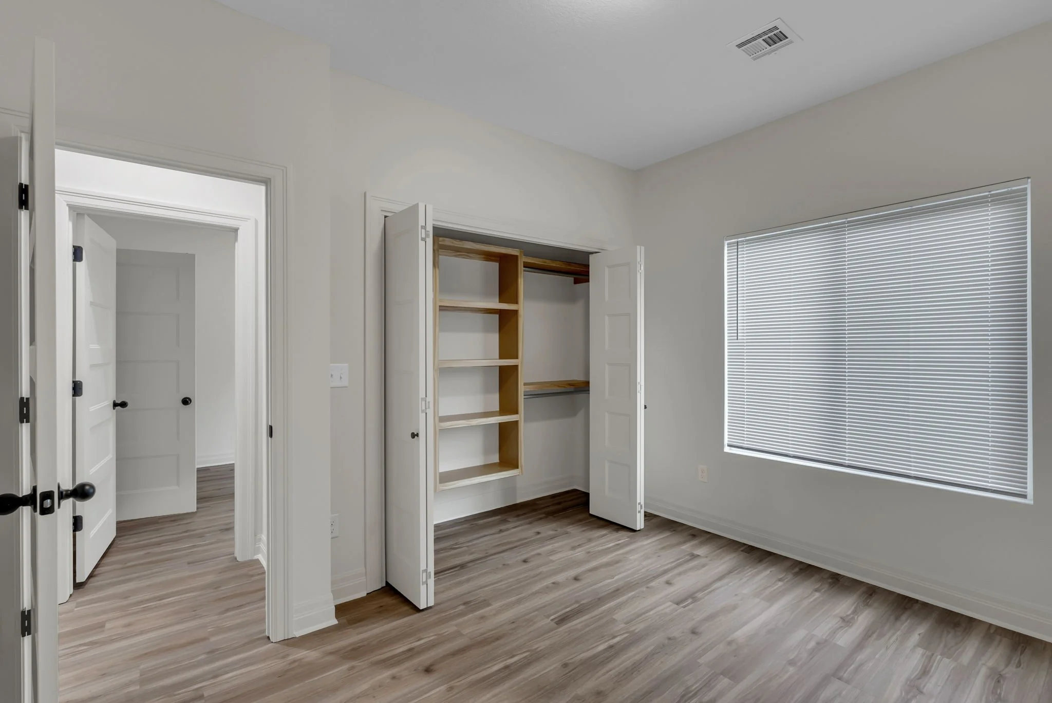 13-1927 E Sutton Ct-13.jpg