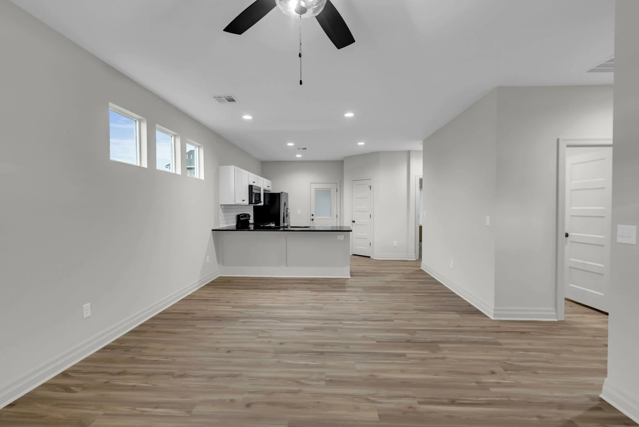 4-1927 E Sutton Ct-4.jpg