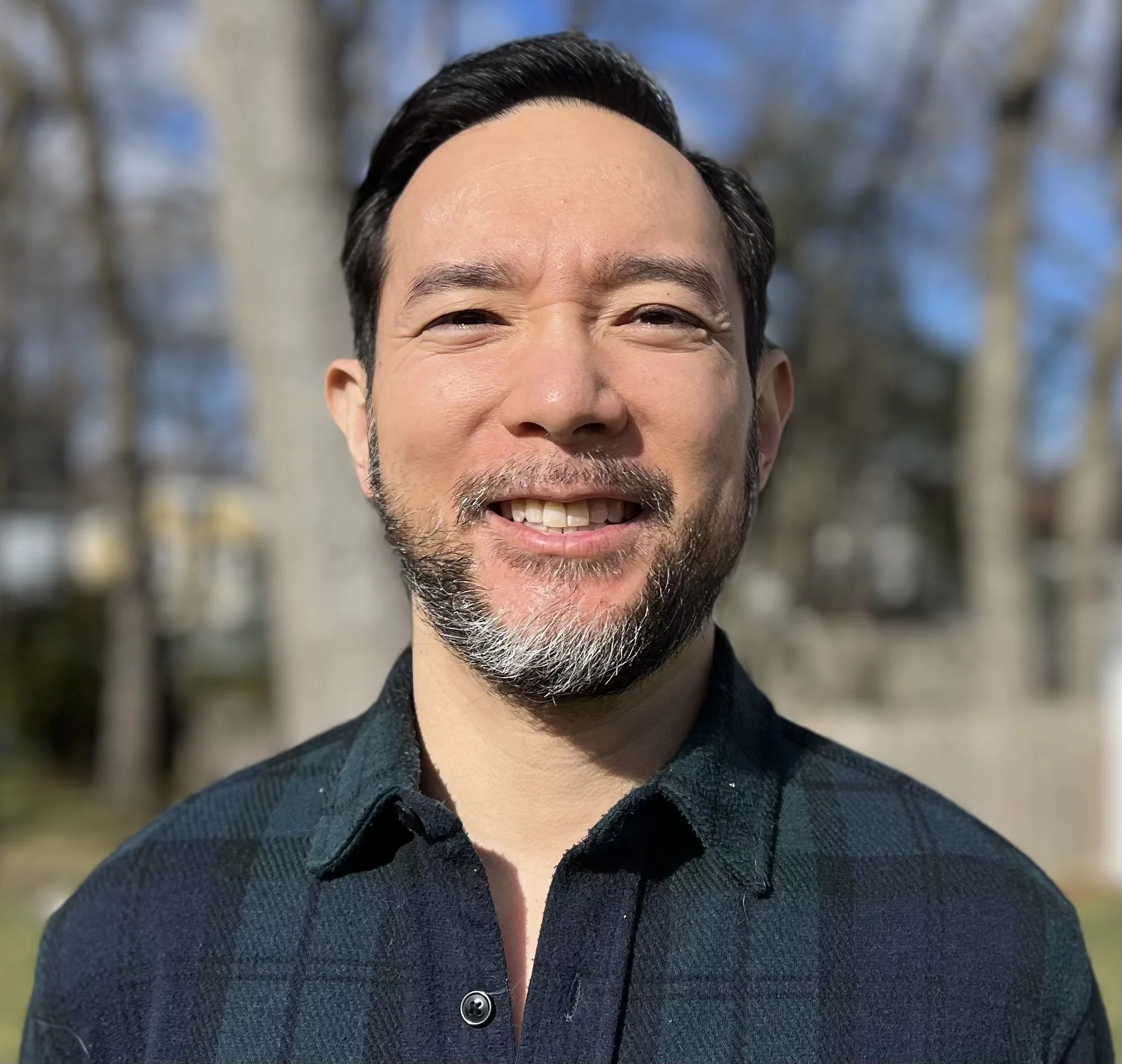 Smiling headshot of Shinichi Daimyo, psych NP and therapist serving Greater Boston, specializing in BIPOC and immigrant mental health, social justice, trauma/PTSD, anxiety, and medication management