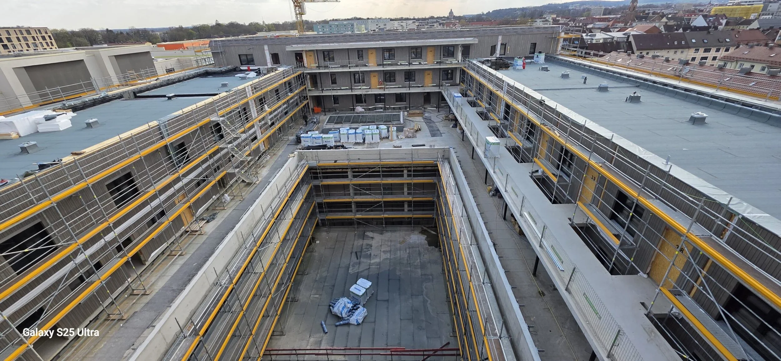 Газопламъчно поставяне на многопластова битумна хидроизолация като подизпълнител, Ingolstadt, Германия