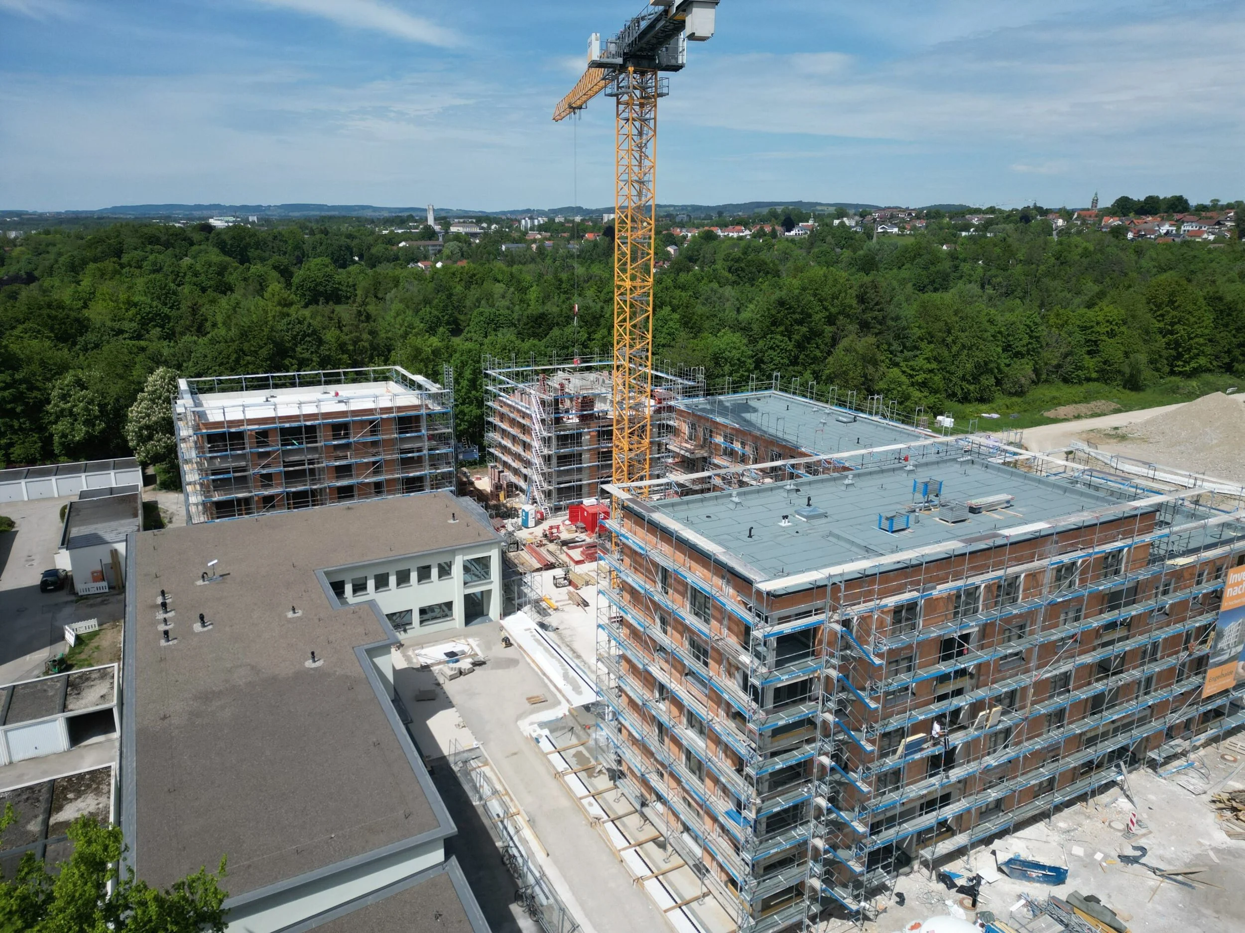 Газопламъчно поставяне на многопластова битумна хидроизолация като подизпълнител, Kempten, Германия