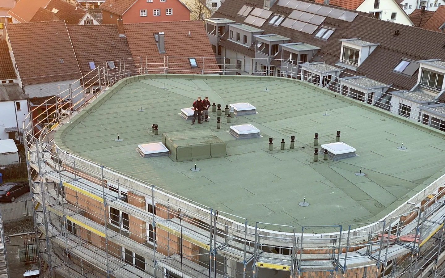 Газопламъчно поставяне на многопластова битумна хидроизолация като подизпълнител, Gunzenhausen, Германия