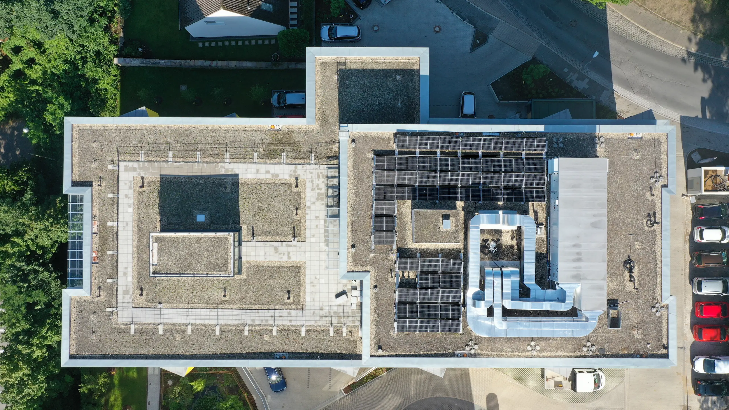 Газопламъчно поставяне на многопластова битумна хидроизолация като подизпълнител, Dresden, Германия