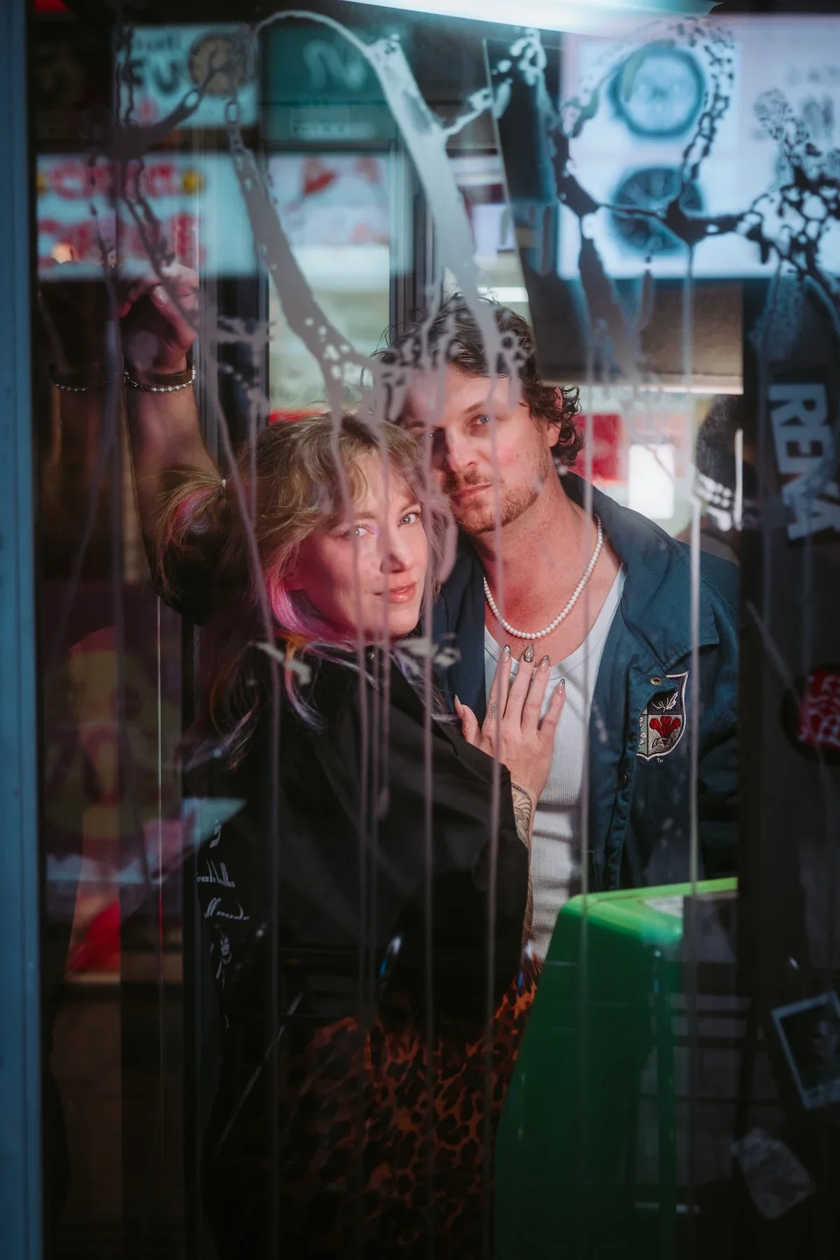  Atmospheric street couples portrait utilizing low-light environments and glowing signage in Shinjuku, professional photo session. 