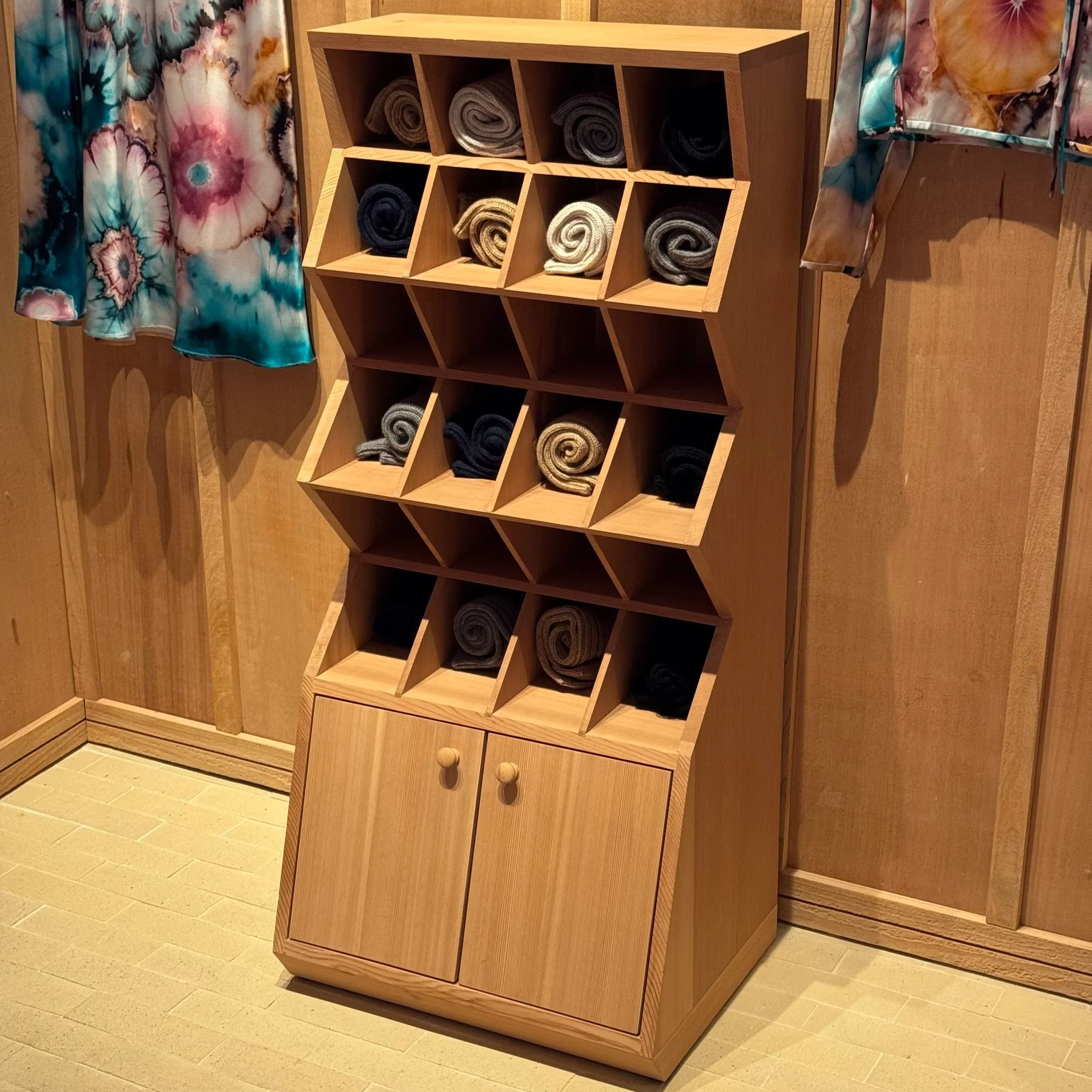 Custom Retail Display Cabinet