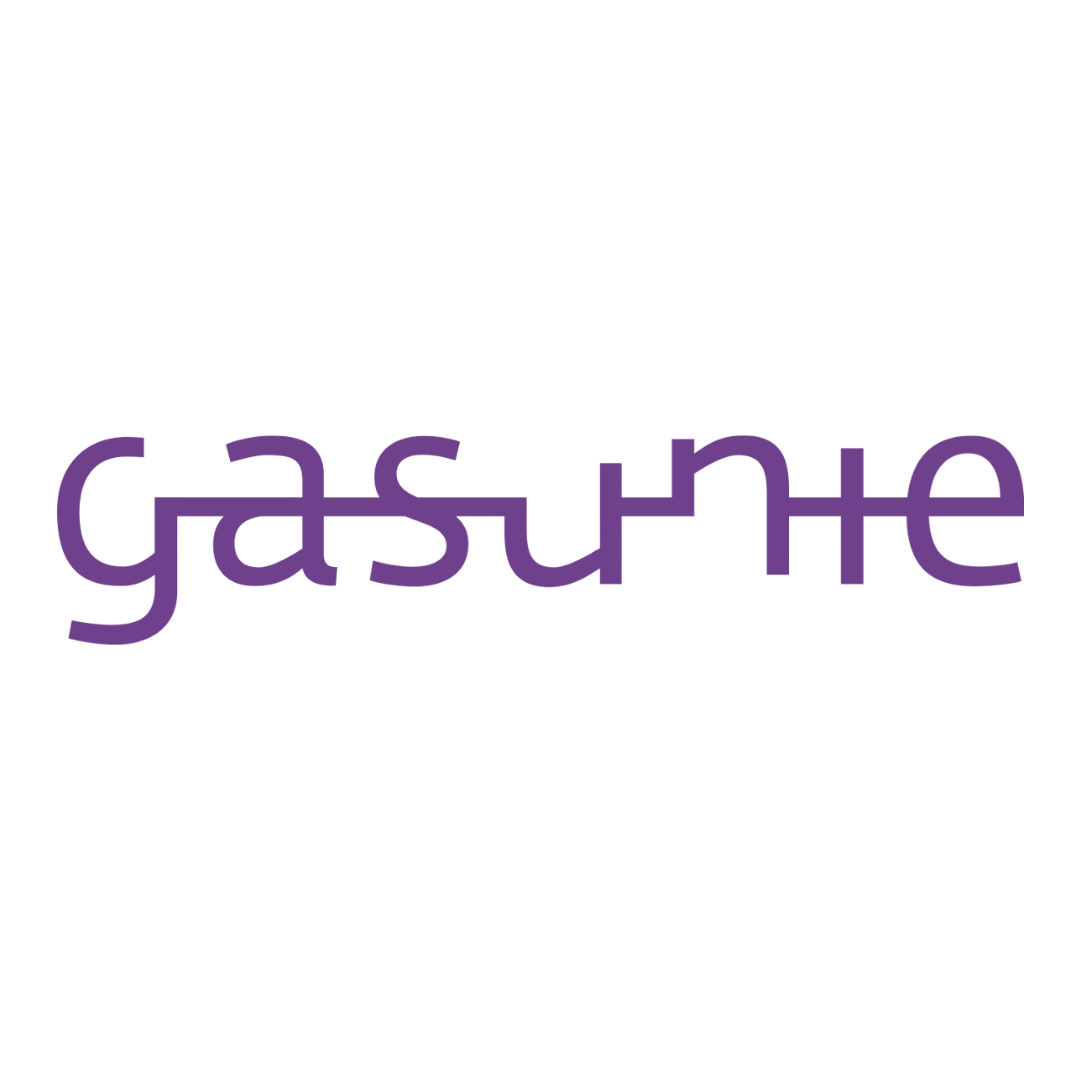 Een logo met de tekst "gasune" in paarse letters, centraal geplaatst op een zwarte achtergrond.