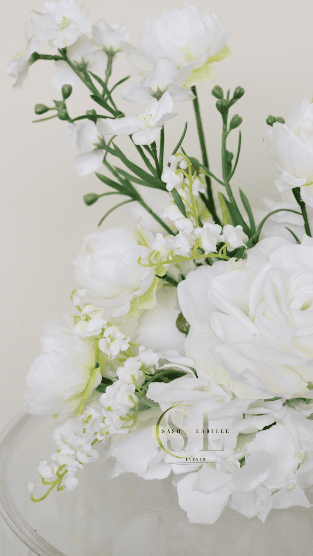 Vaseless floral Centerpiece - white-sashlabelle-events (4).png