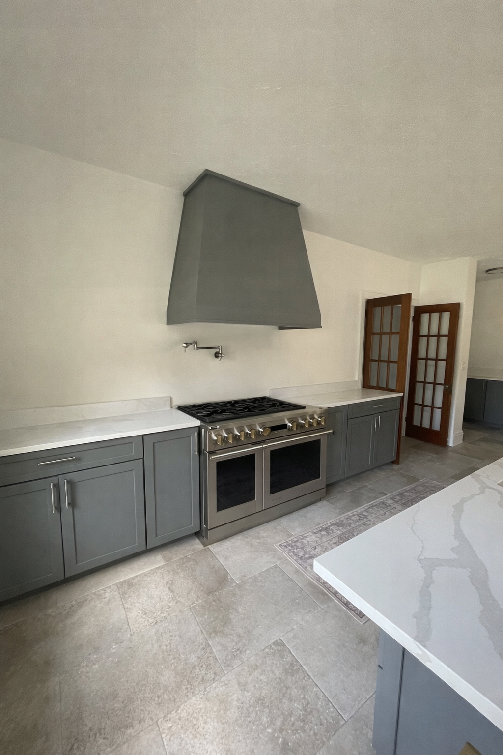 Modern kitchen with gray tones.png