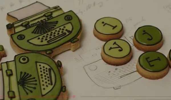 Picture of cookie decorated as typewriter