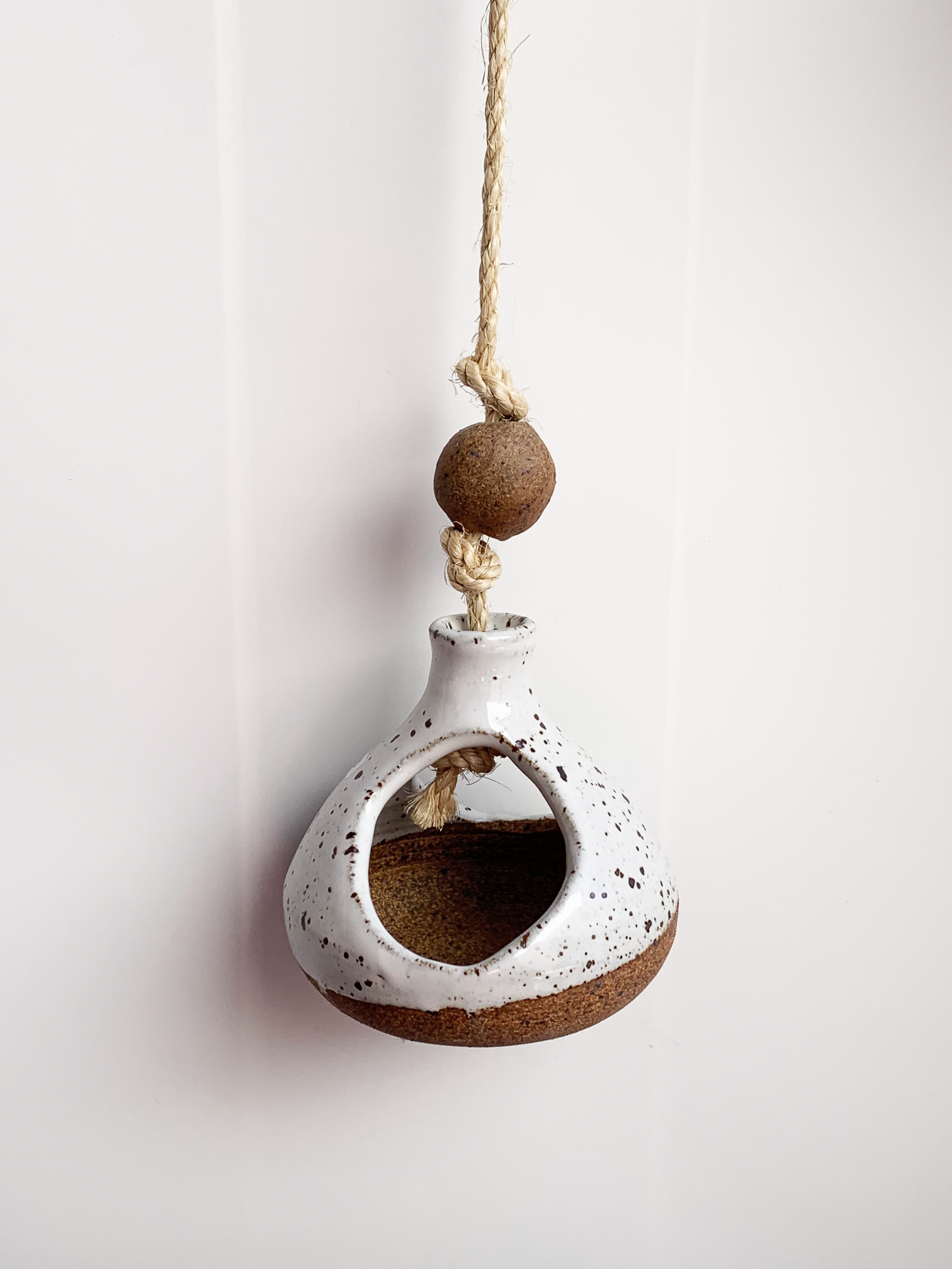 bird-feeder-2-speckled.png