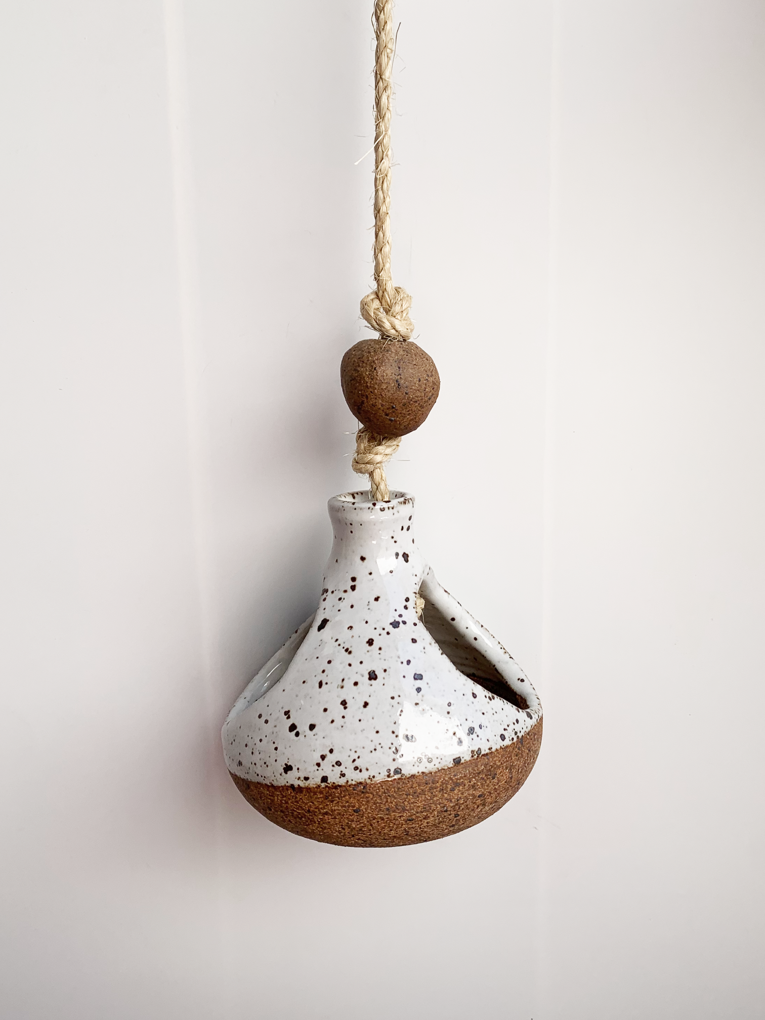 bird-feeder-2-speckled-detail.png